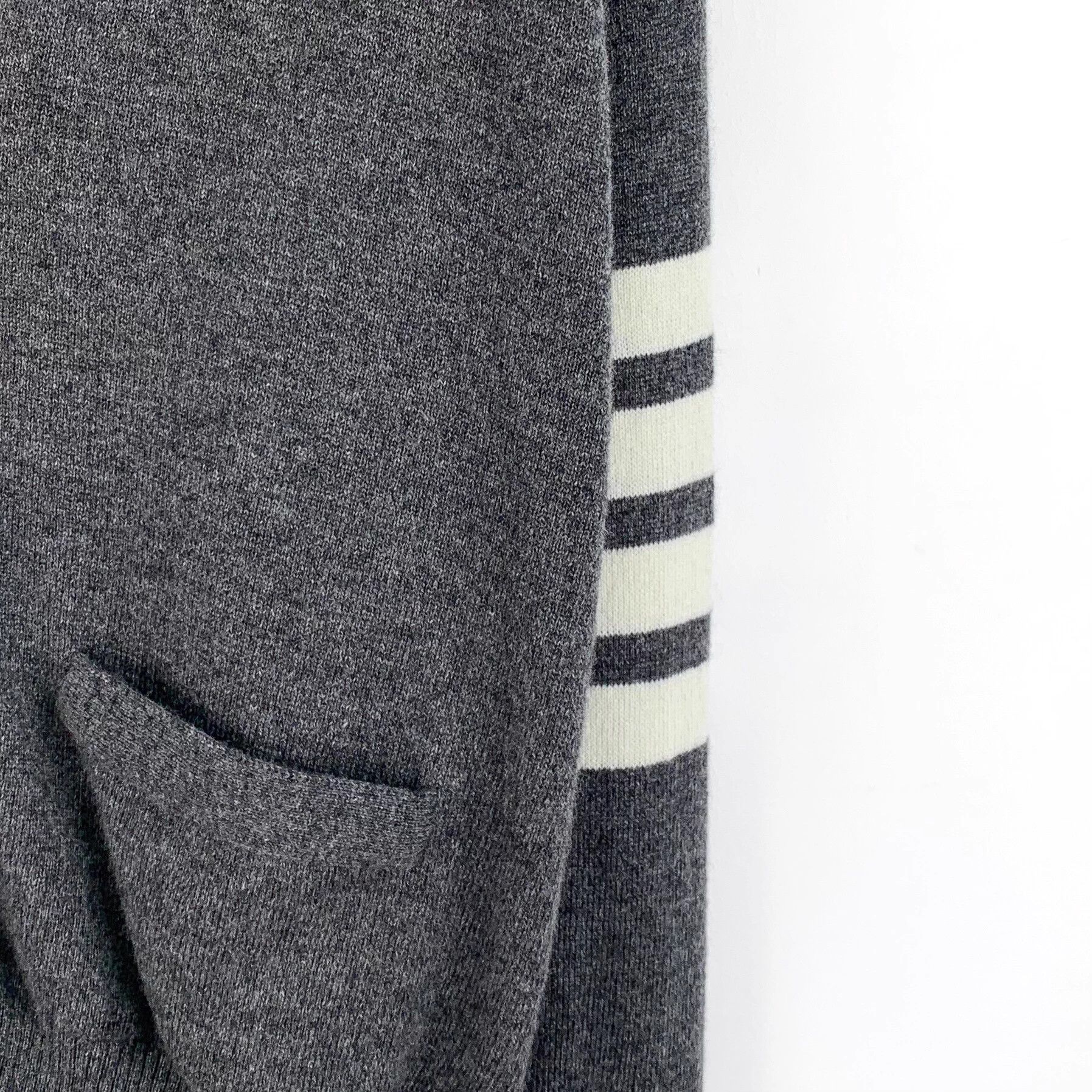 Thom Browne Thom Browne Grey Cashmere V-Neck Cardigan 3 L Size US L / EU 52-54 / 3 - 4 Thumbnail