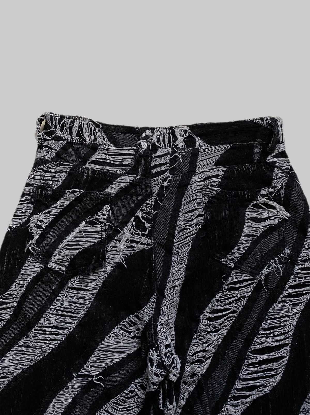 Japanese Brand Shredded Diagonal Stripe Wide-Leg Deconstructed Jeans Size US 30 / EU 46 - 10 Thumbnail