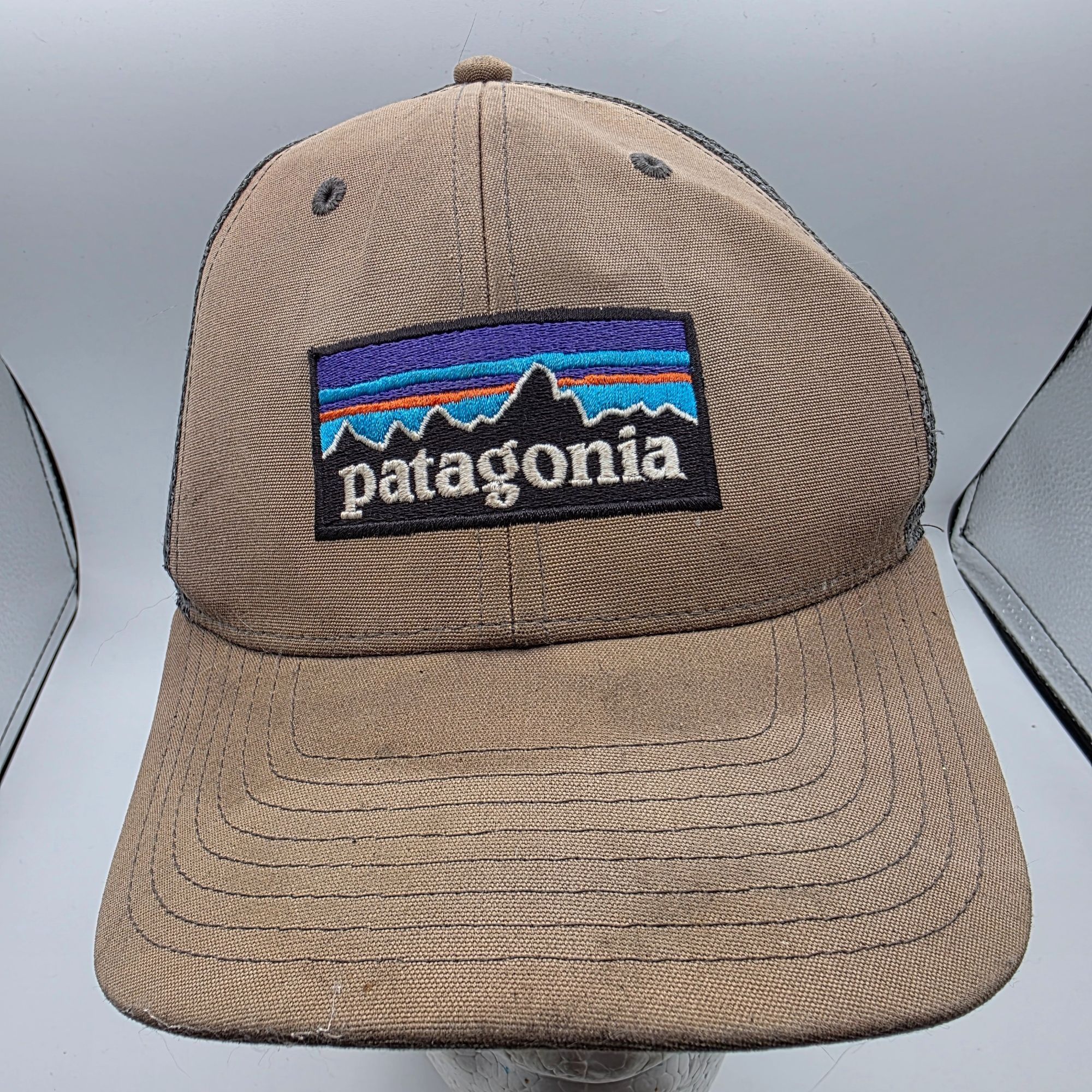 Patagonia Patagonia P-6 Logo Adults Brown Trucker Hat Outdoors Camping Size ONE SIZE - 1 Thumbnail