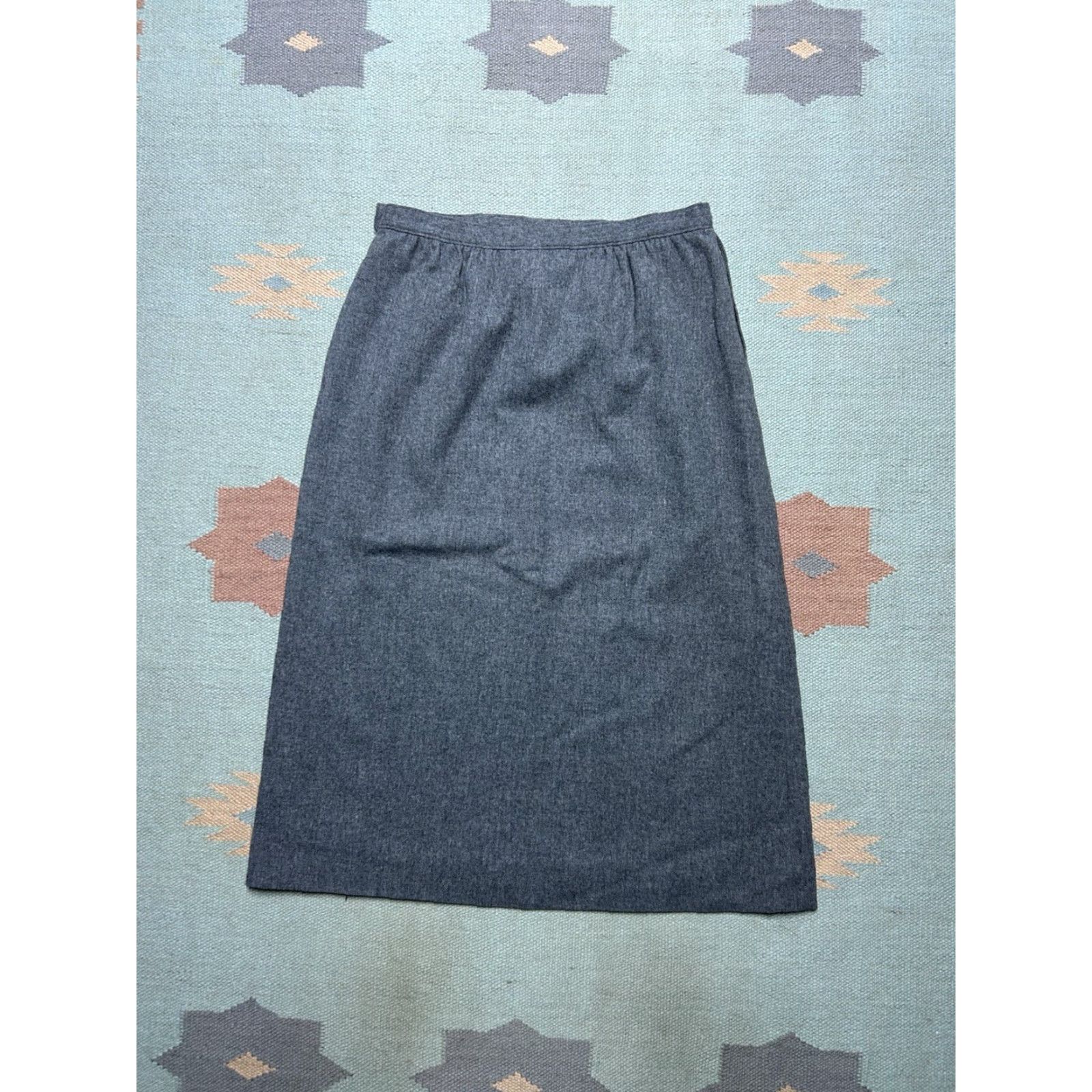 Pendleton VINTAGE Pendleton Skirt Women Wool Gray Lined Midi A USA Size 12 Pencil Narrow Waist 28” Length 28.5” Size 34" / US 12 / IT 48 - 5 Thumbnail