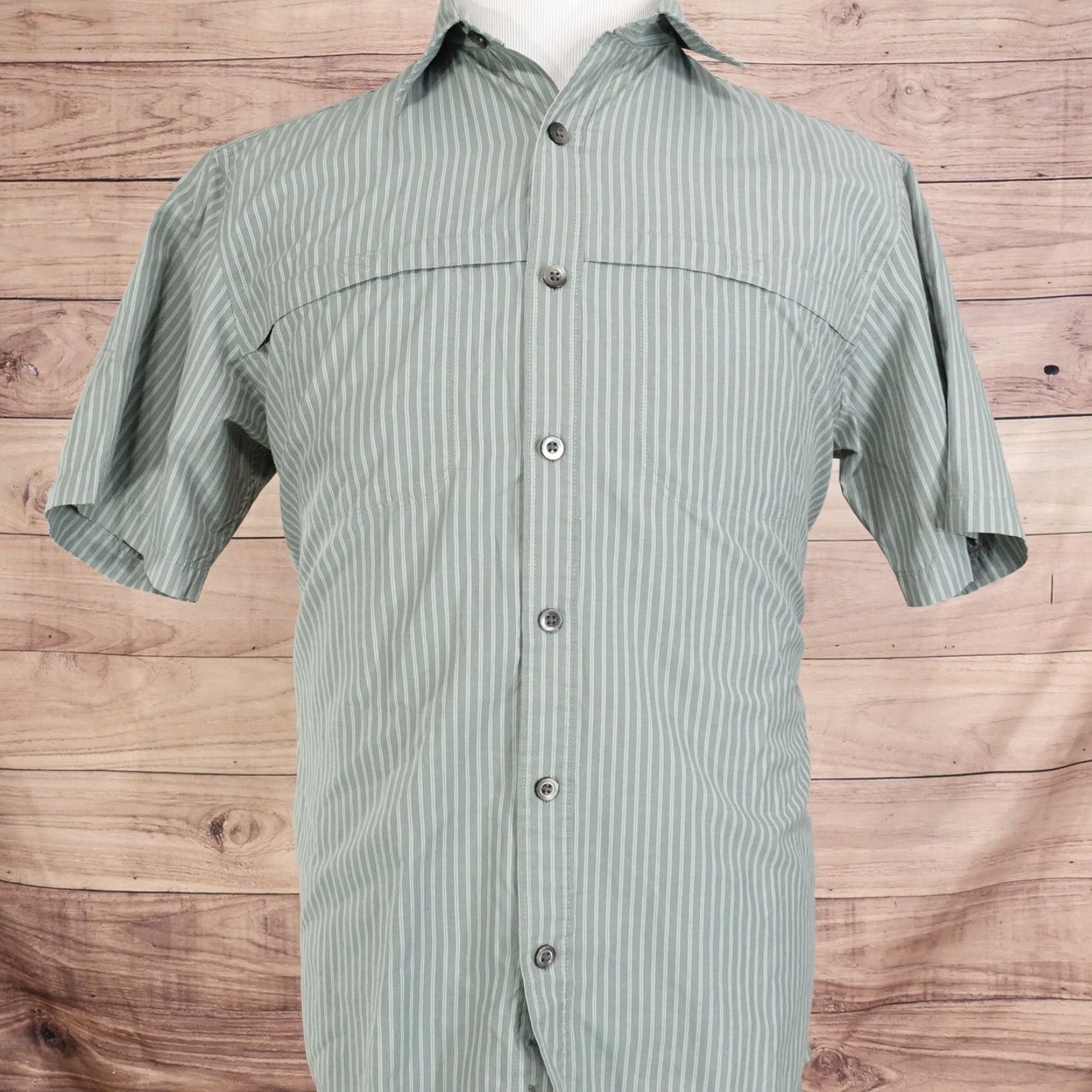 Van Heusen VINTAGE? No. VAN HEUSEN Shirt Short Sleeve Green Striped Mens Size M Outdoors Size US M / EU 48-50 / 2 - 3 Thumbnail