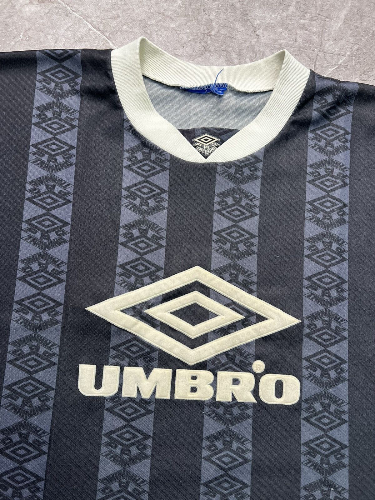 Umbro × Vintage VINTAGE TRAINING 90s UMBRO JERSEY T SHIRT BLOCKCORE Size US M / EU 48-50 / 2 - 4 Thumbnail