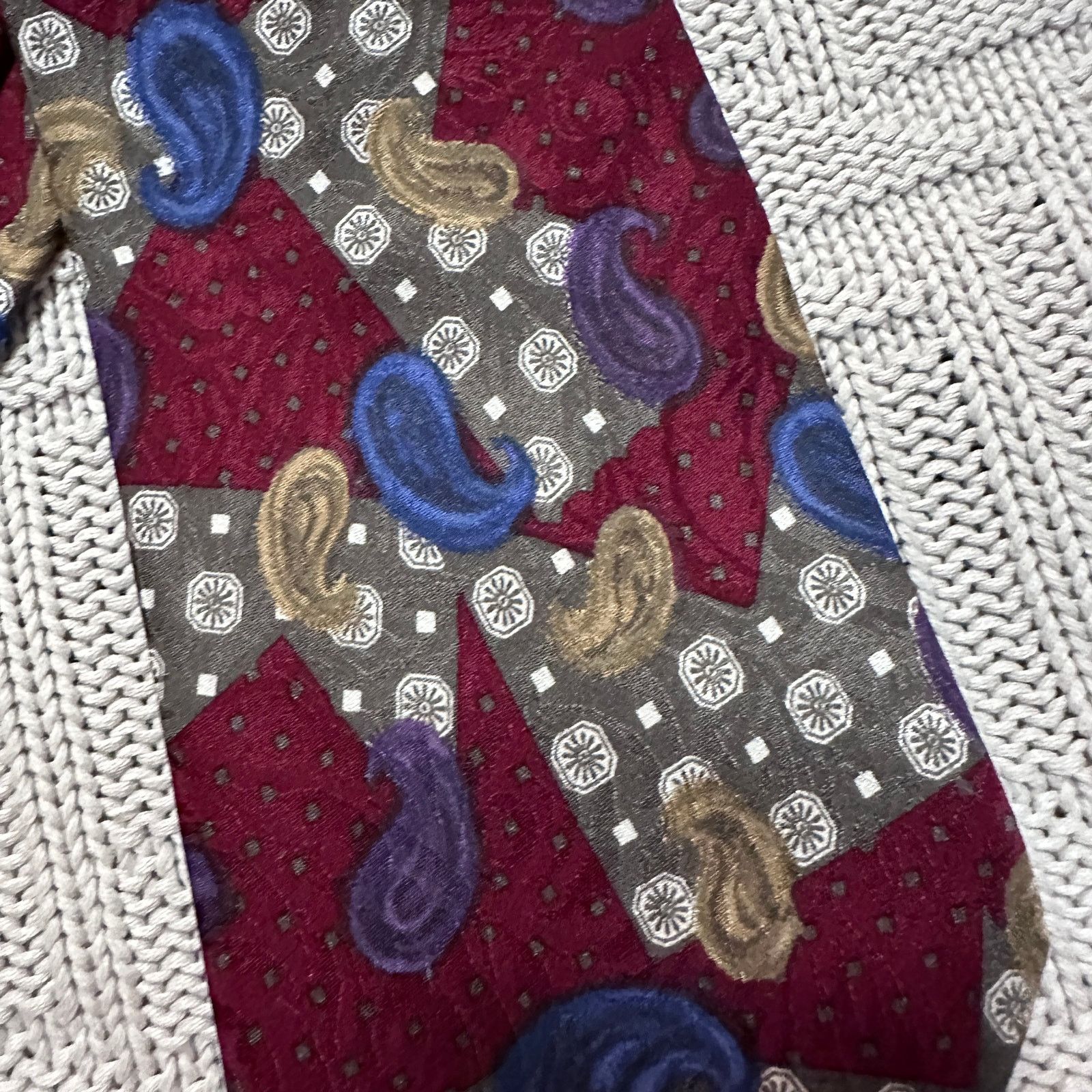 Oleg Cassini Vintage Oleg Cassini maroon paisley Italian silk men's tie Size ONE SIZE - 2 Thumbnail