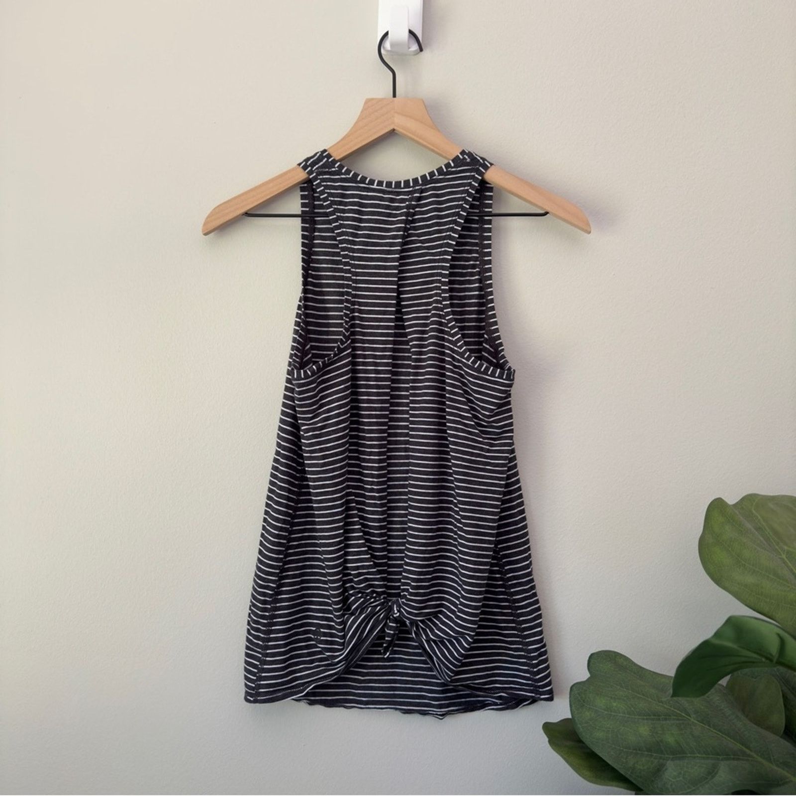Lululemon Lululemon All Tied Up Tank Modern Stripe Heathered Black EUC Size S / US 4 / IT 40 - 5 Thumbnail