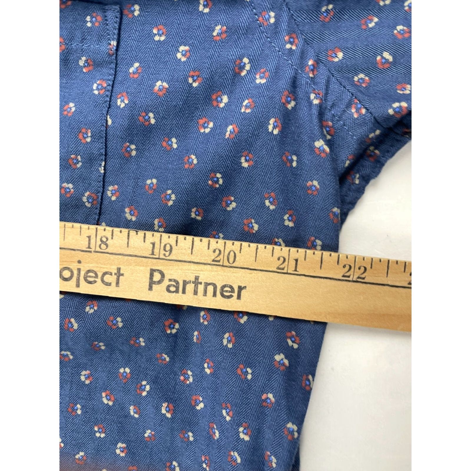 Van Heusen Van Heusen Shirt Men's Large 16-16.5 Blue Floral Button Up Long Sleeve Size US L / EU 52-54 / 3 - 6 Thumbnail