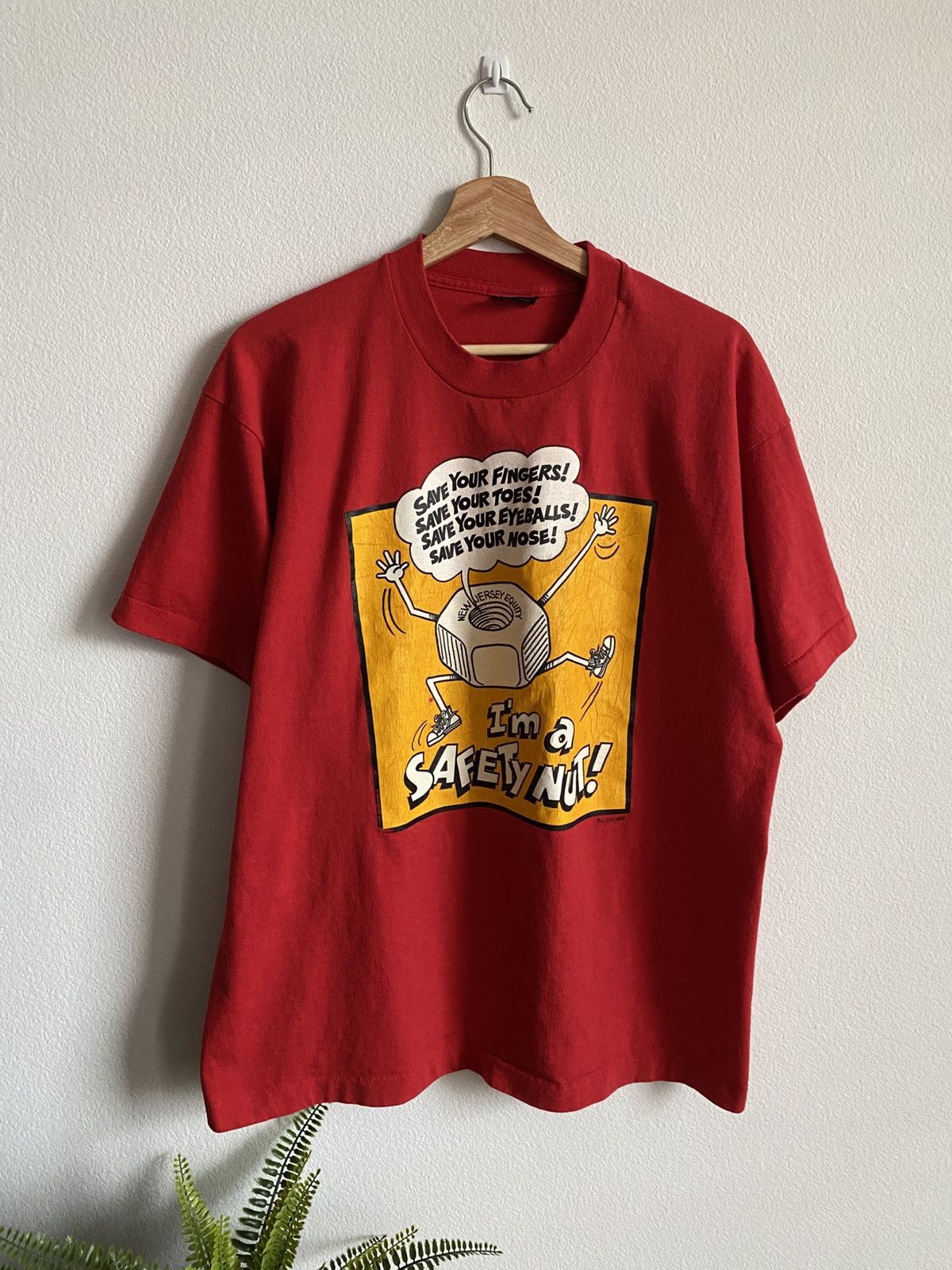 Vintage Vintage 90s Safety Nut Handy Man Tee Size US XL / EU 56 / 4 - 1 Thumbnail