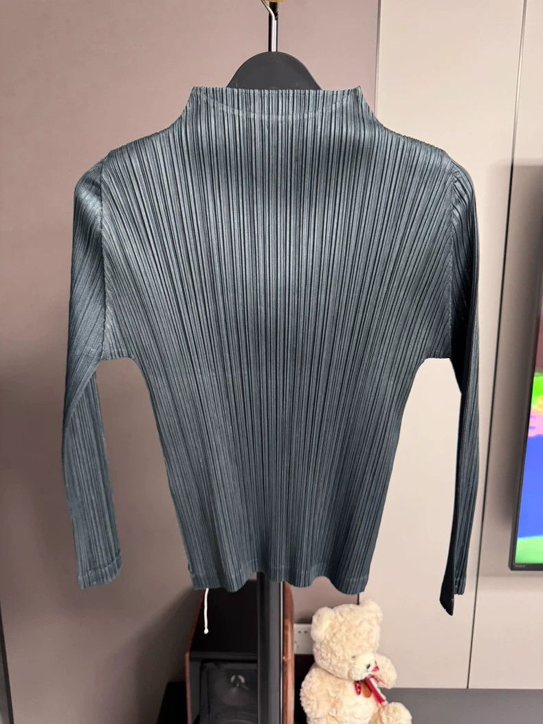 Issey Miyake Issey Miyake size:3 Carbon black round-neck pullover long Size S / US 4 / IT 40 - 2 Thumbnail