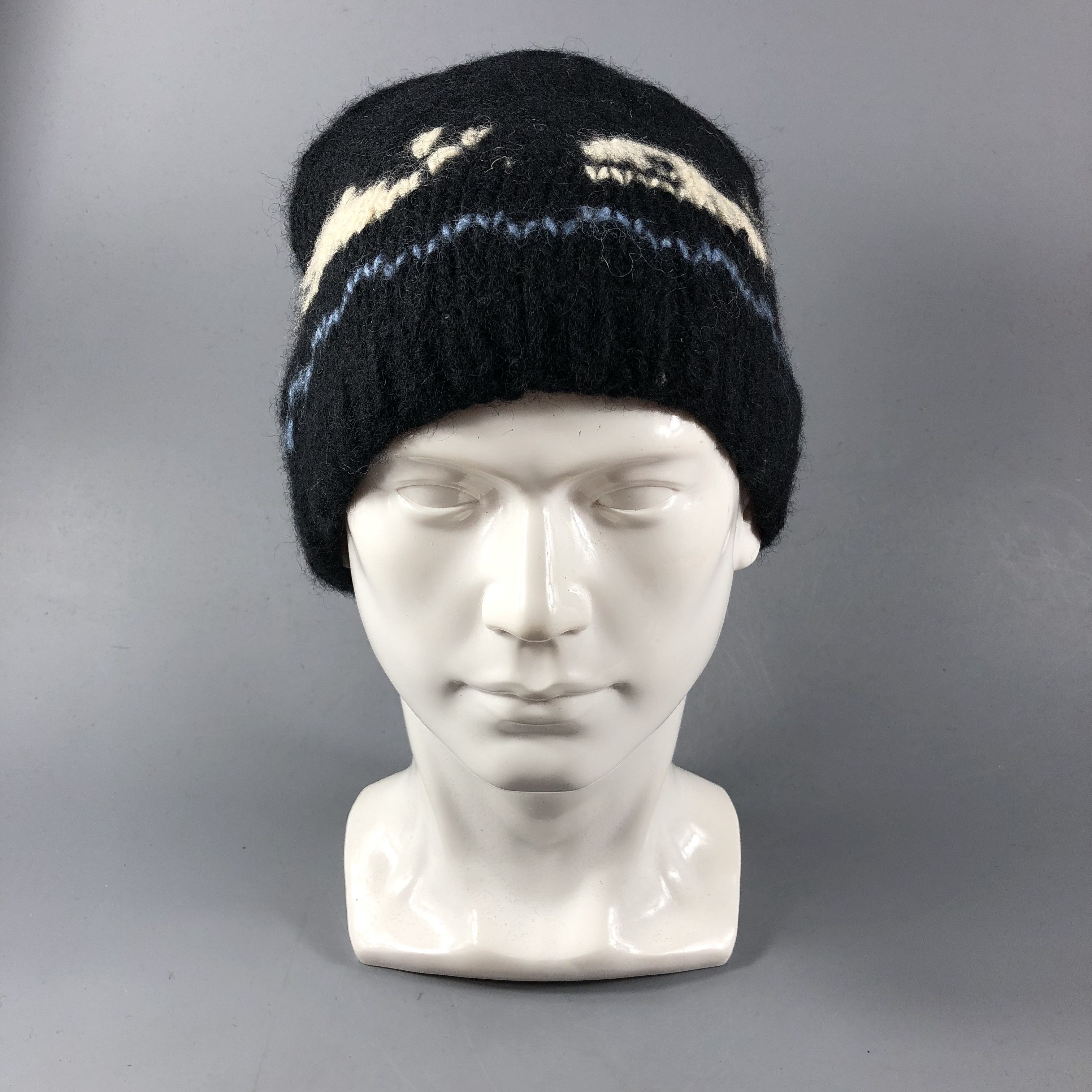 Japanese Brand Whales Design Knit Wool Beanie Snowcap Snow Hat B715 Size ONE SIZE - 1 Thumbnail