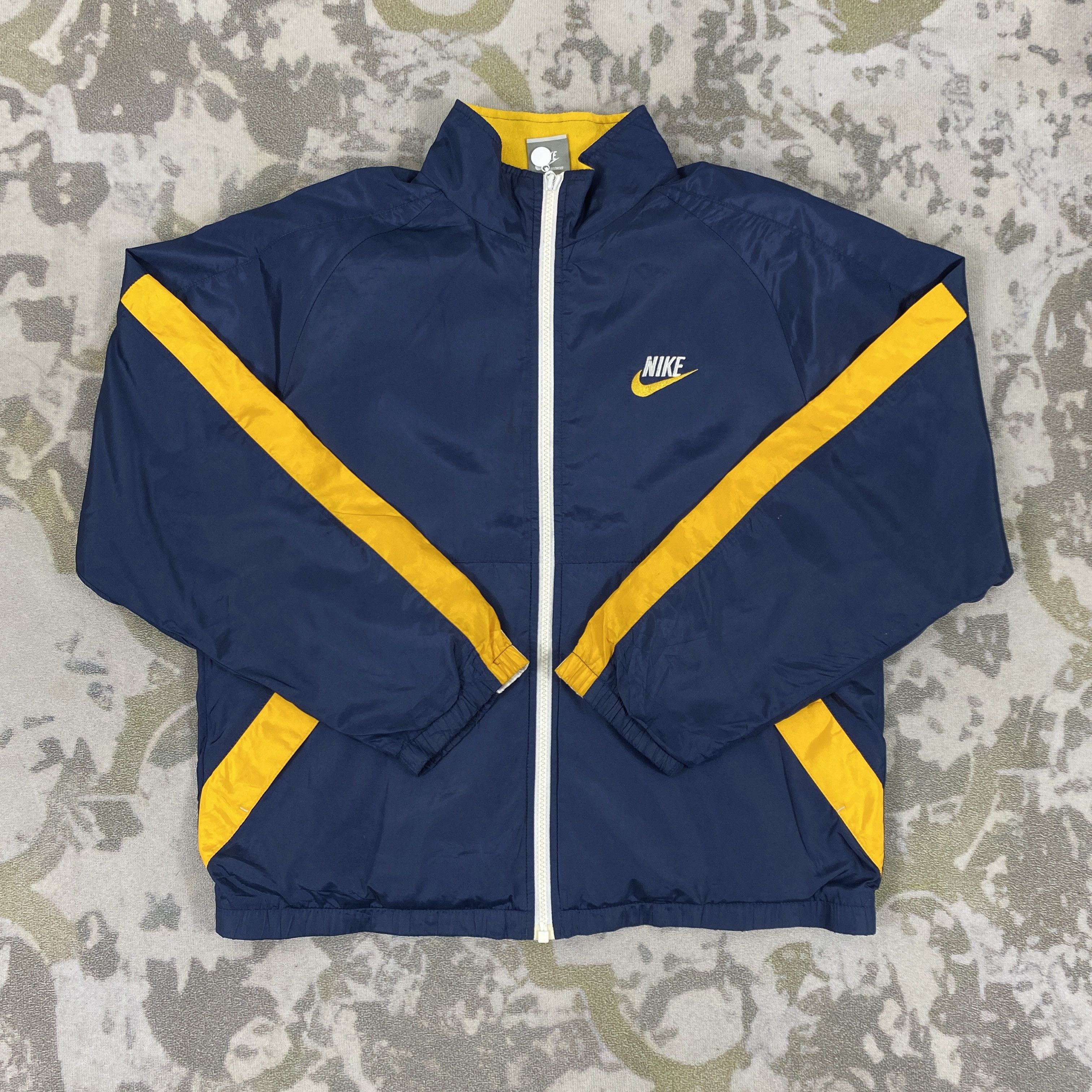 Nike Vintage Nike Windbreaker Light Jacket- J389 Size US S / EU 44-46 / 1 - 4 Thumbnail