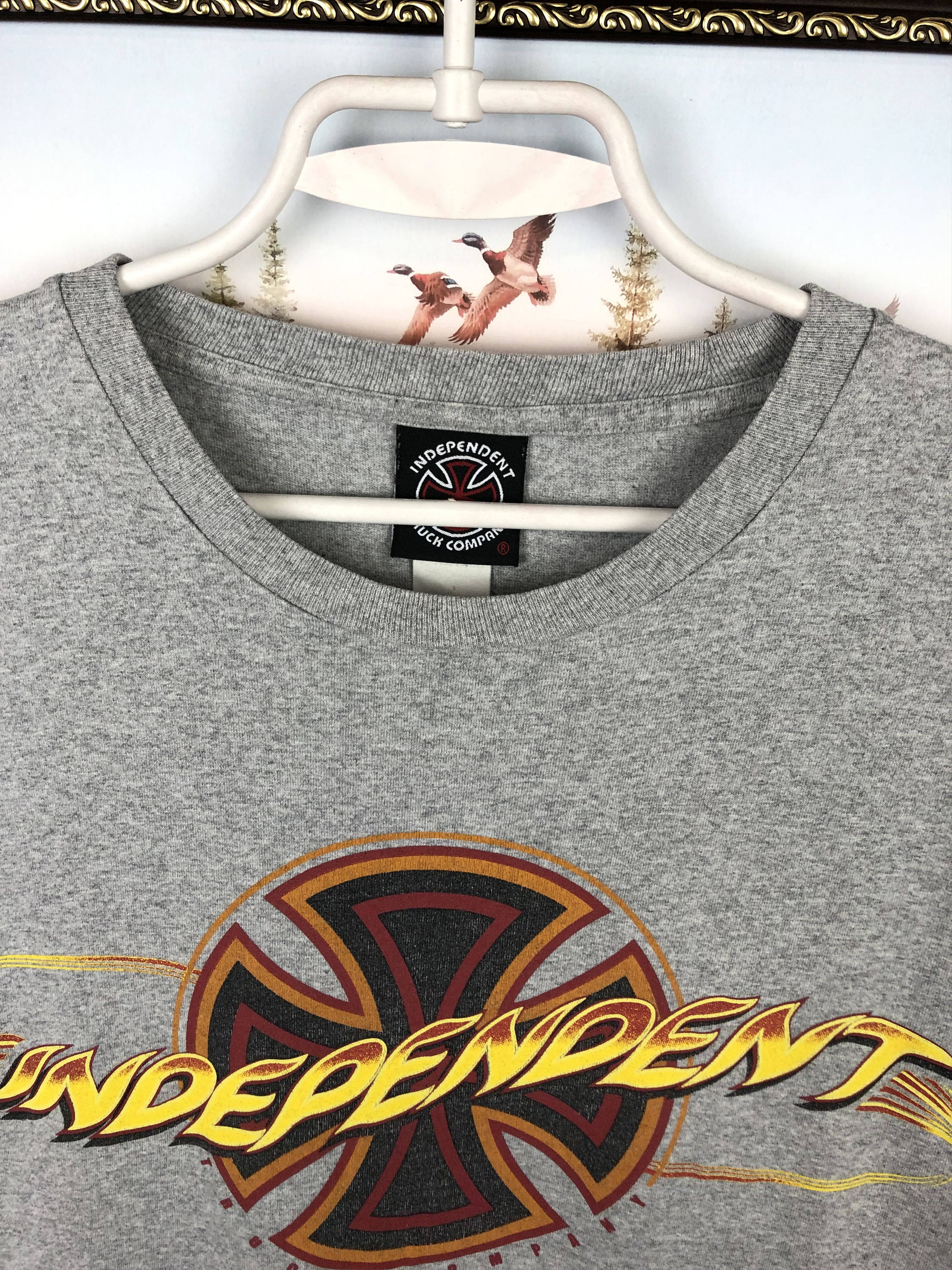 Vintage Vintage The Independent Truck Company Skate Shirt Tee Y2k Size US M / EU 48-50 / 2 - 6 Thumbnail