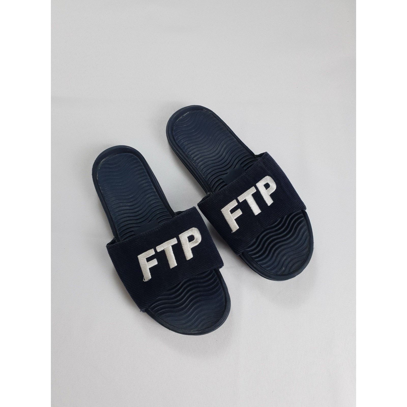 サンダル 28cm FUCK THE POPULATION FTP GLOW SLIDES メンズ 28cm FUCK THE POPULATION FTP GLOW SLIDES