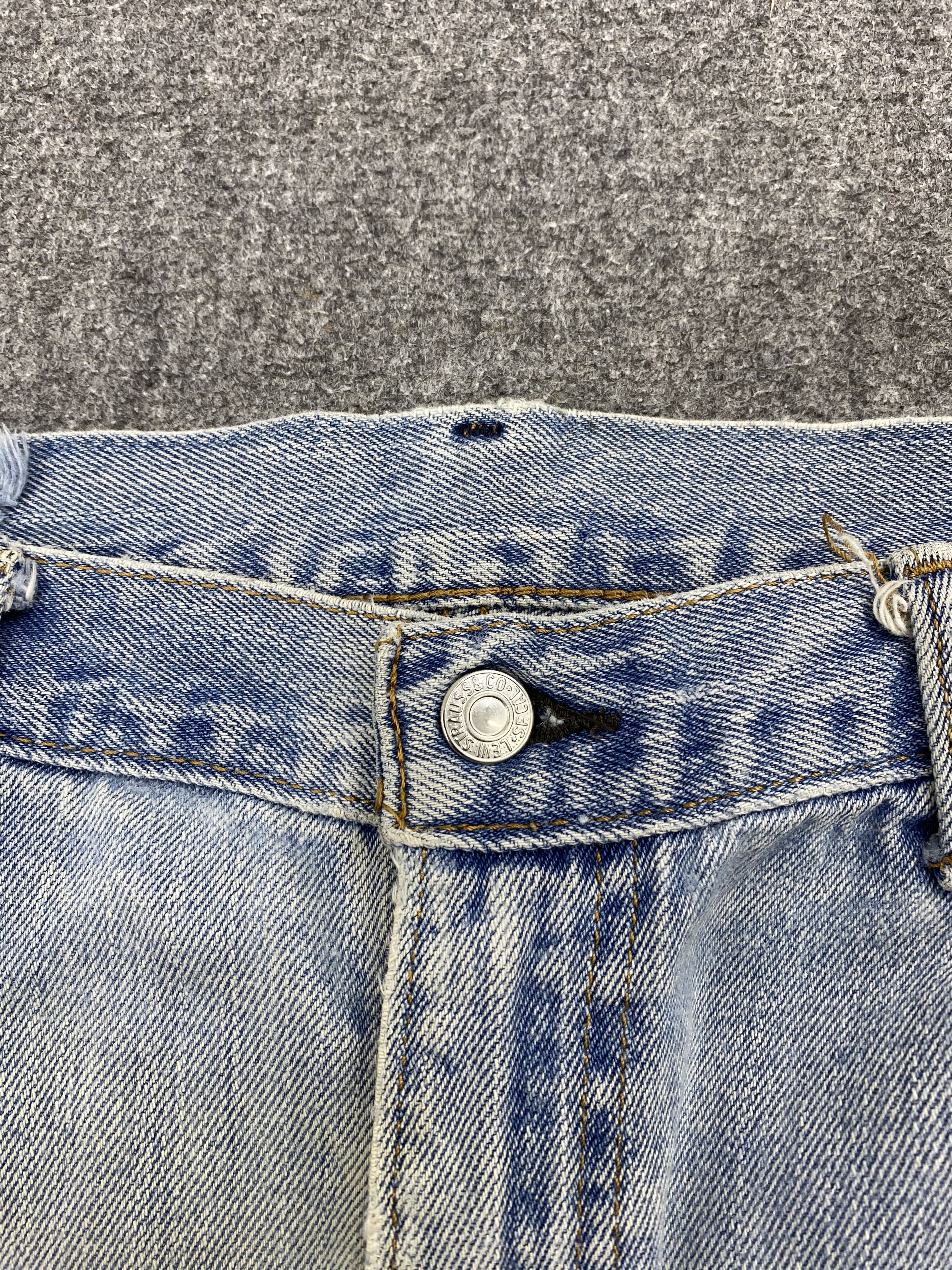 Levi's × Vintage Light Blue Washed Vintage Levi's 505 Jeans Size US 38 / EU 54 - 12 Thumbnail