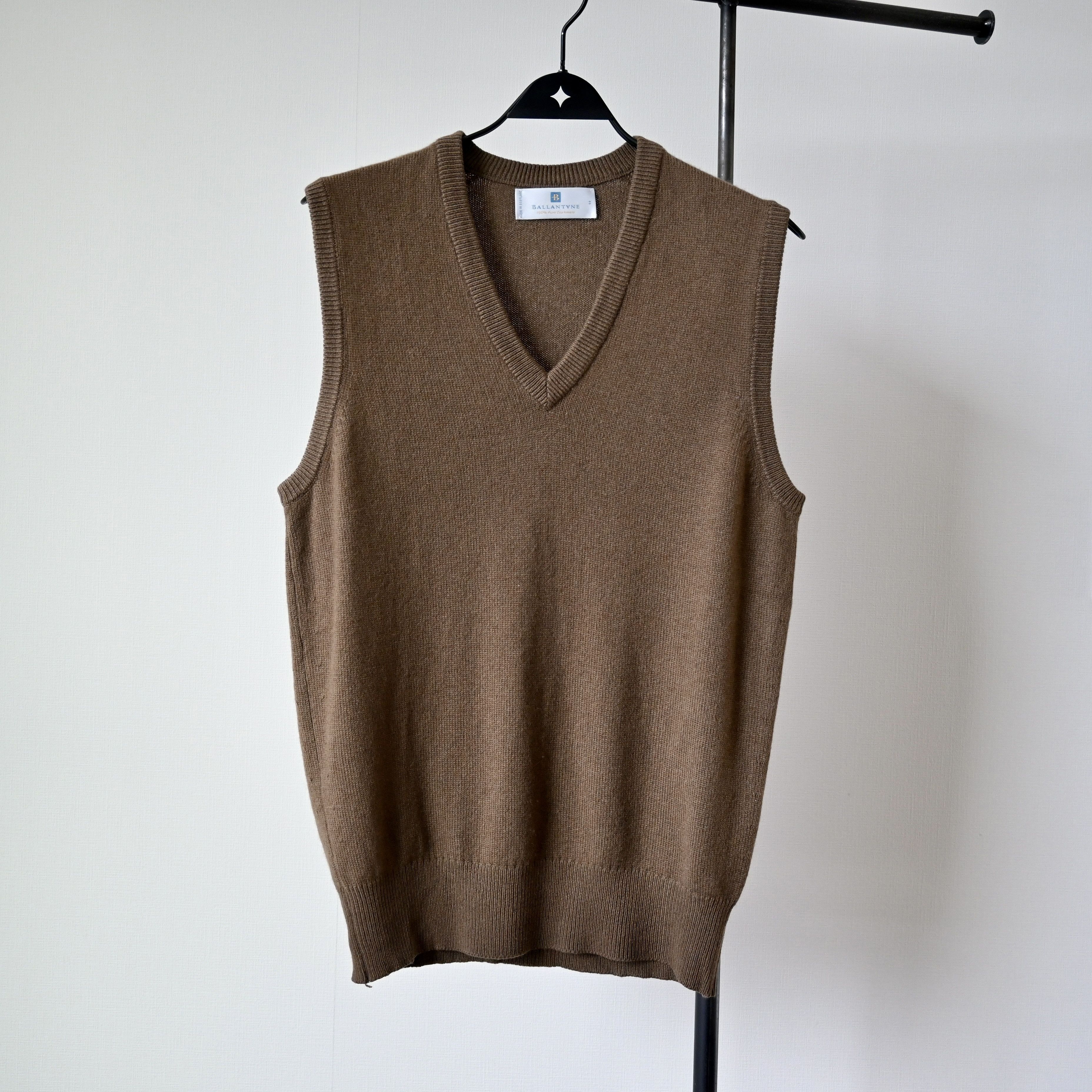 Ballantyne Ballantyne pure cashmere knit vest made in Scotland, size 40 Size US M / EU 48-50 / 2 - 1 Thumbnail