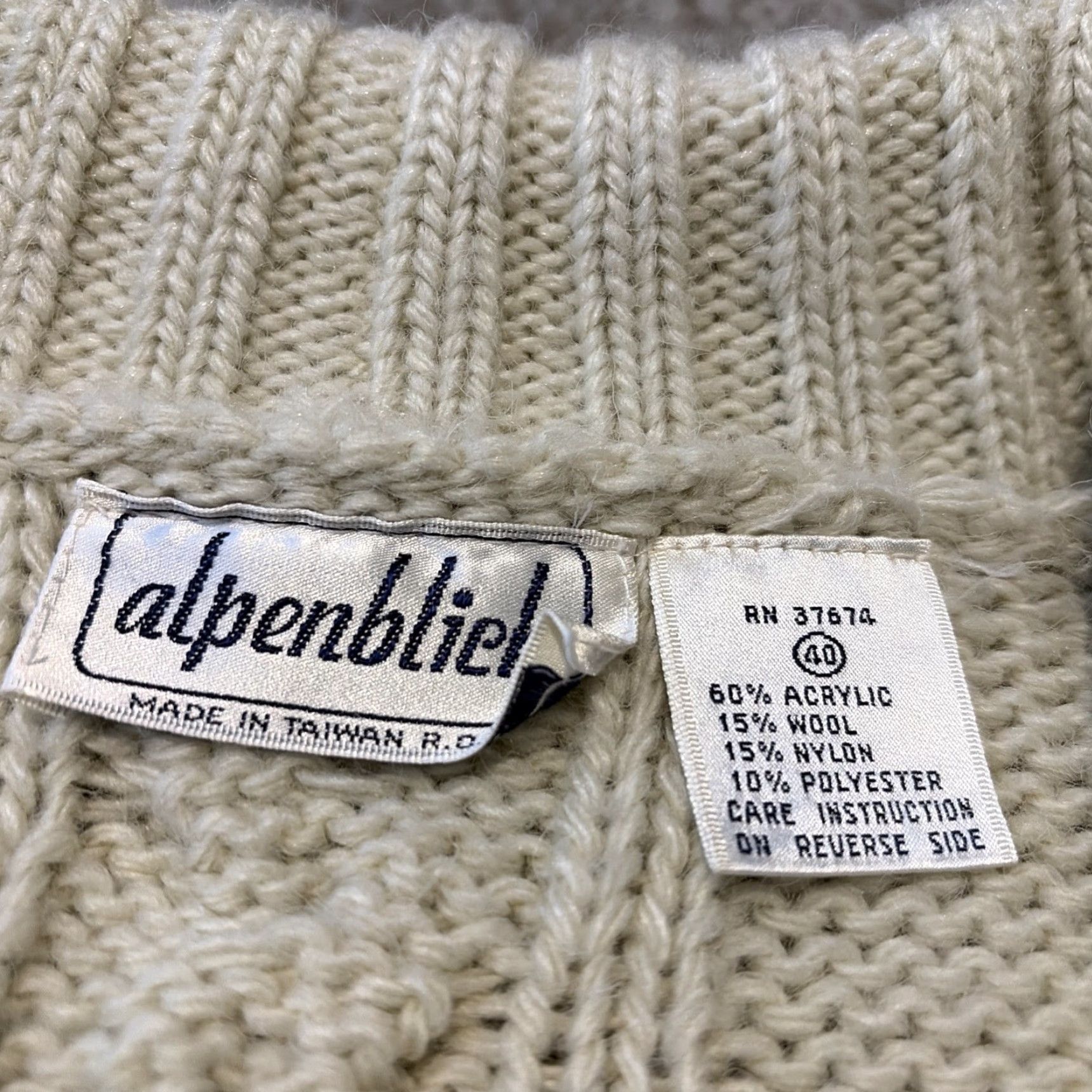Bones VINTAGE Alpenbiel Cardigan Sweater Unisex Adults M White 80s Chunky-Knit Wool Bone White / Acrylic Wool 80s Theme Mens Womens (adjusted) Size M / US 6-8 / IT 42-44 - 5 Thumbnail