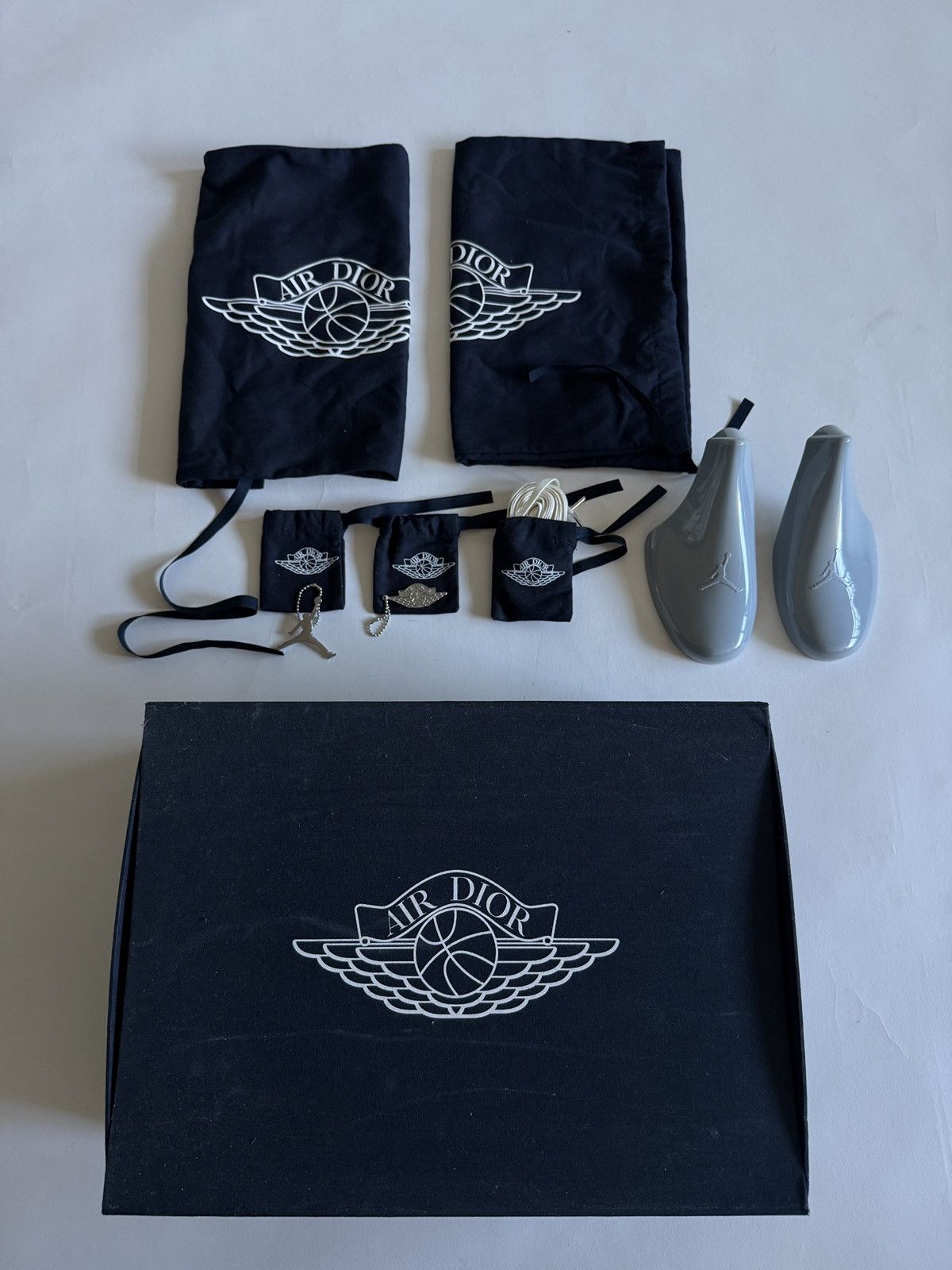 Dior × Jordan Brand Dior x Air Jordan 1 High Size US 9 / EU 42 - 20 Thumbnail