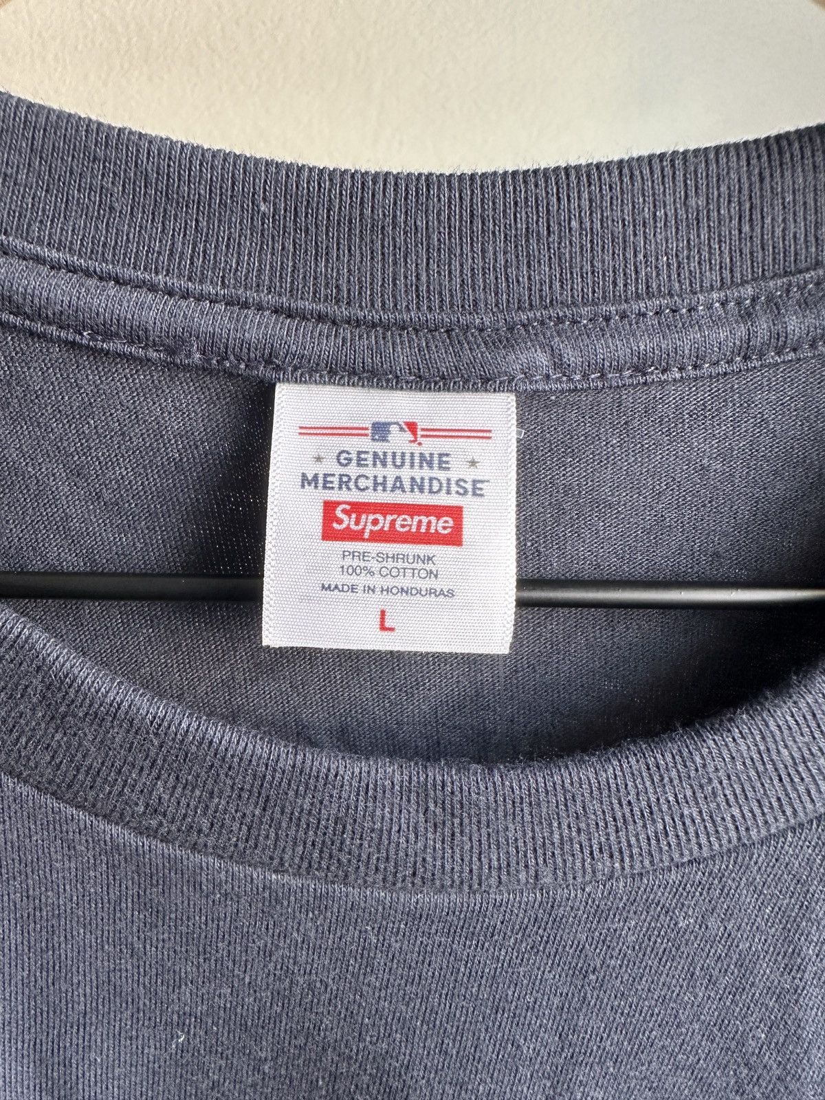 MLB × Supreme Supreme x MLB New York Yankees Tee Navy Blue Size US L / EU 52-54 / 3 - 7 Thumbnail