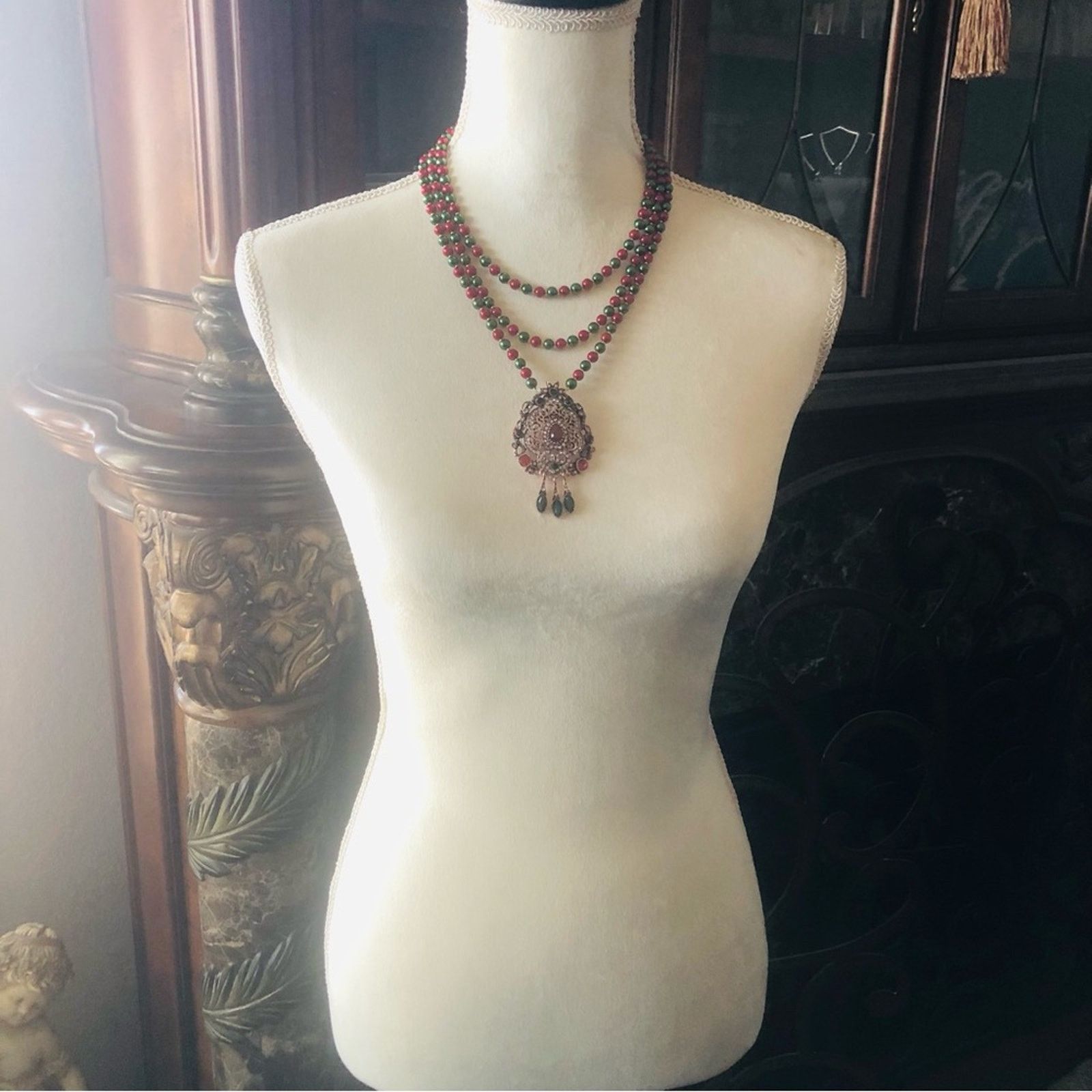 Handmade Handcrafted regal look ruby & emerald amulet Pearl necklace Size ONE SIZE - 6 Thumbnail