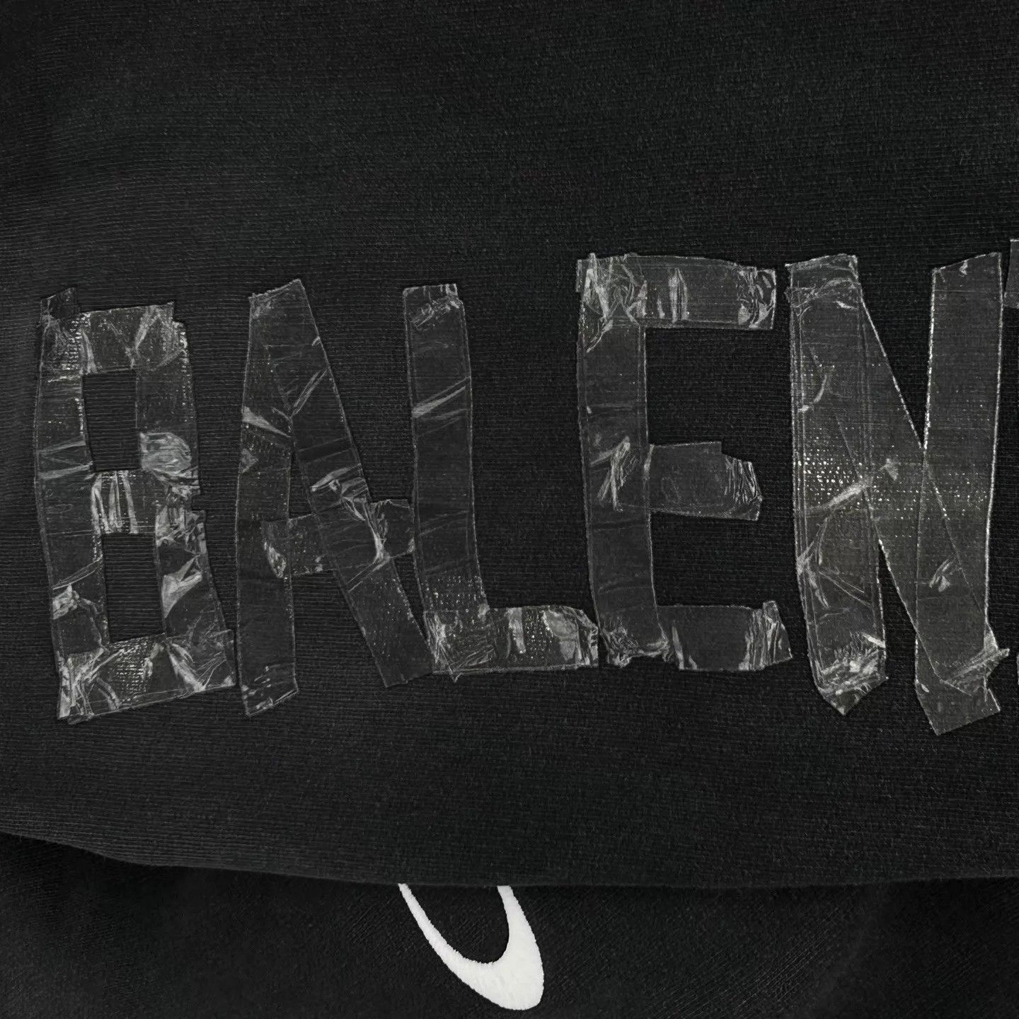 Balenciaga Balenciaga FW25 Black Taped Logo Hoodie M Size US M / EU 48-50 / 2 - 7 Thumbnail
