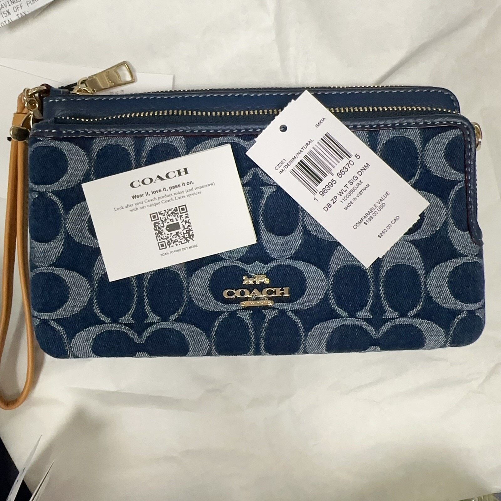 Coach NWT LIMITED Coach Double Zip Wallet cz321 WITH Cherry Charm Size ONE SIZE - 3 Thumbnail