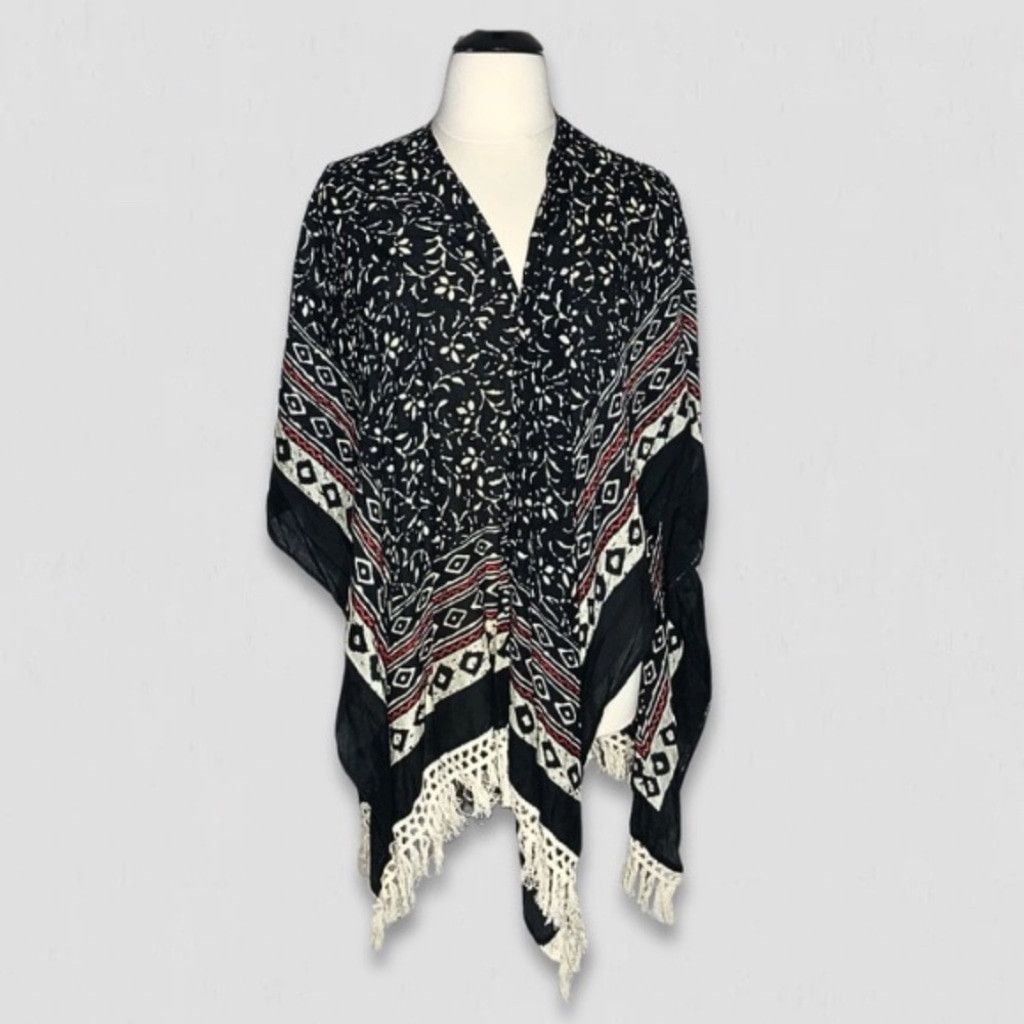 Vintage Poncho Shawl Boho Fringe Triangular 100% Rayon Black/Cream Size ONE SIZE - 1 Thumbnail