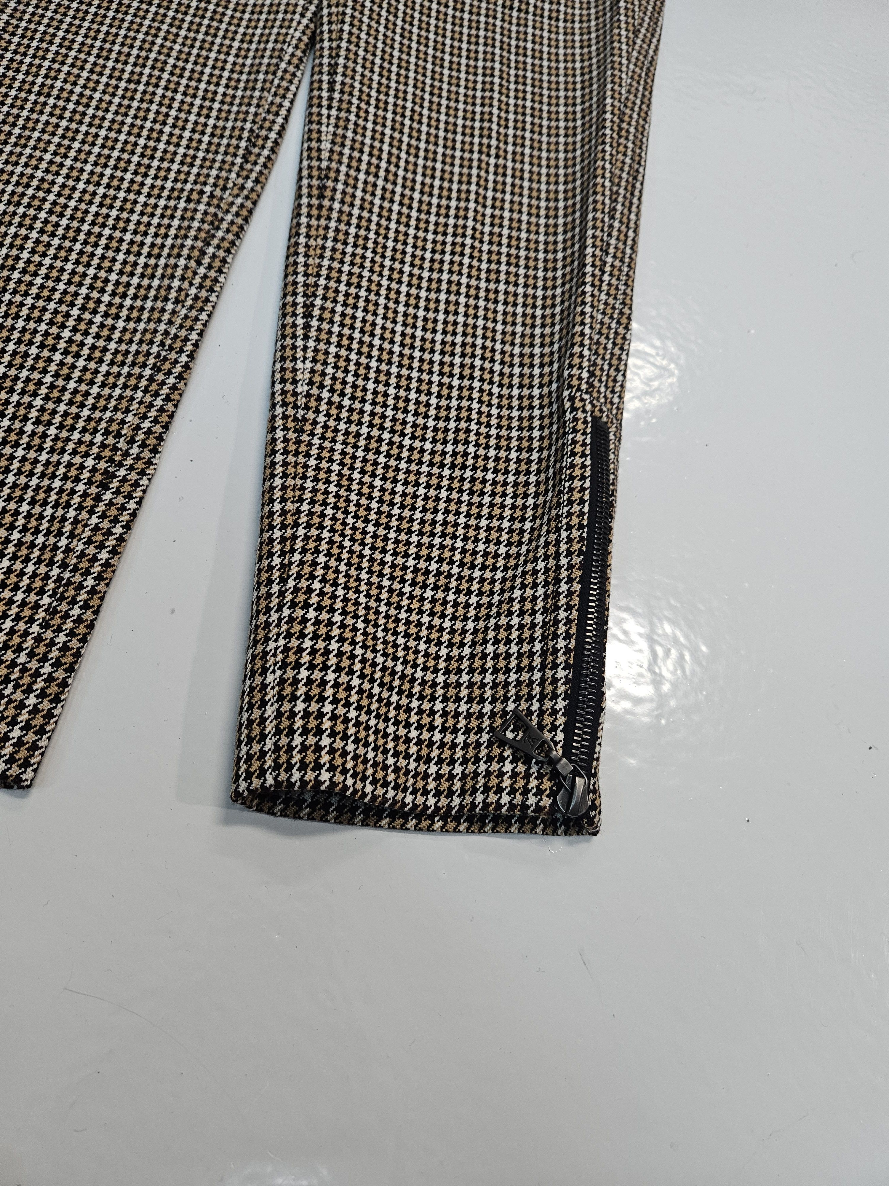 Louis Vuitton Louis Vuitton tapered herringbone wool pants Size 27" / US 4 / IT 40 - 5 Thumbnail