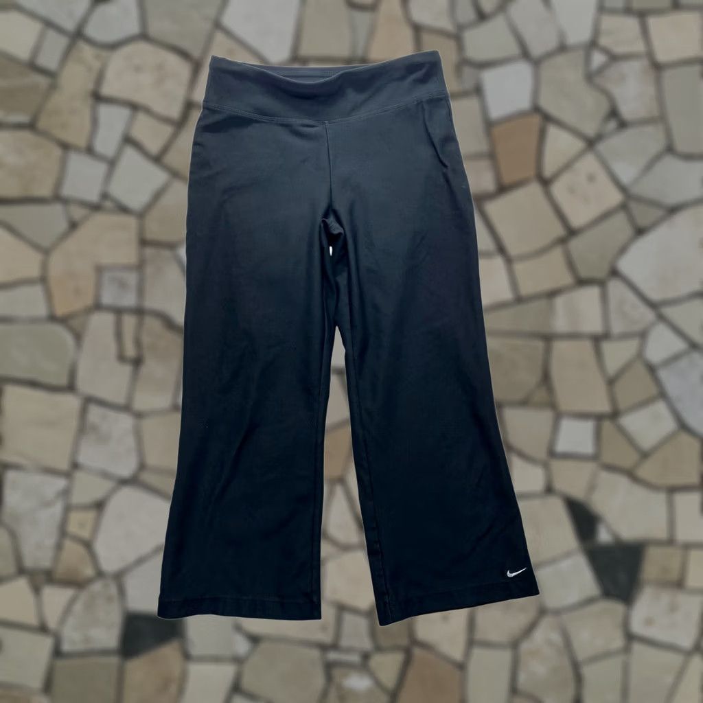 Nike Nike Dri-Fit Capri Pants Womens XS Black Wide-Leg Yoga Capris Size 26" / US 2 / IT 38 - 1 Thumbnail