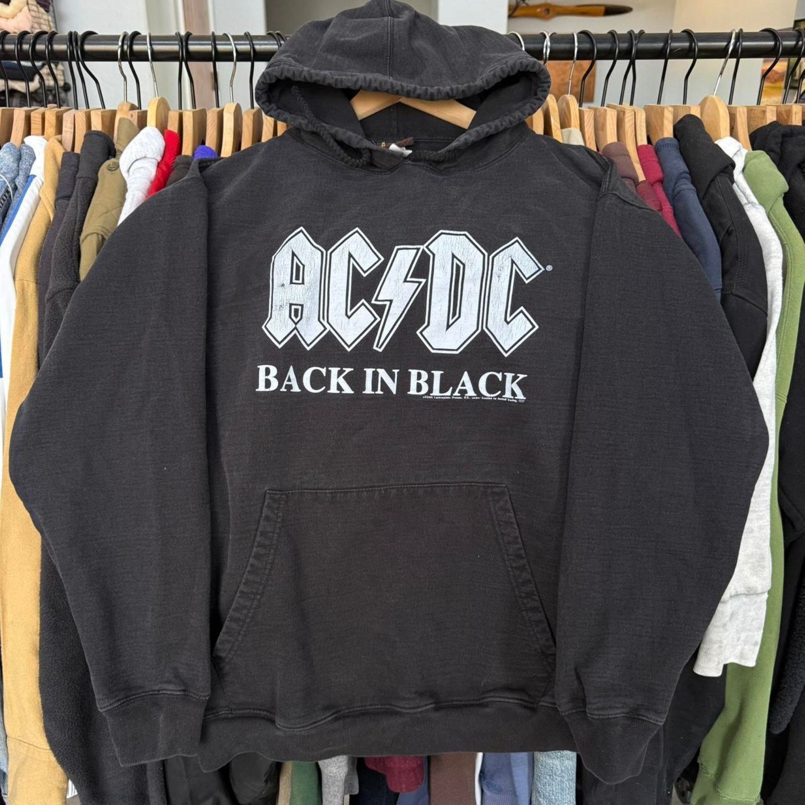 Other Vintage 2006 ACDC Back In Black Faded Hoodie Rock and Roll Size US L / EU 52-54 / 3 - 1 Thumbnail