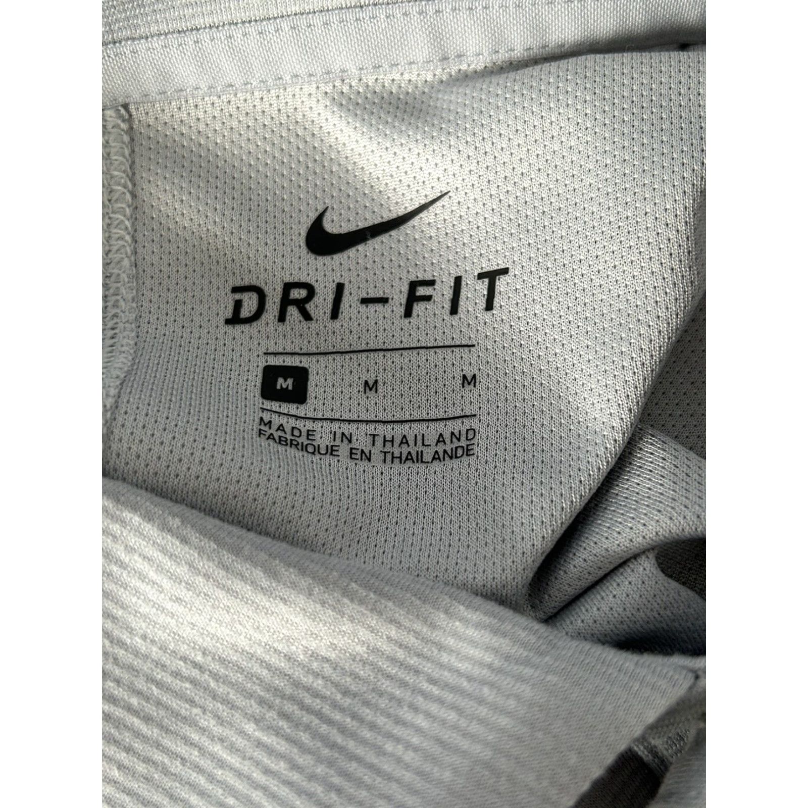 Nike VINTAGE Nike Golf Shirt Gray Mens Medium Dri-Fit Polo Short Sleeve Golf 90s Outdoor Y2k Mens Size US M / EU 48-50 / 2 - 5 Thumbnail