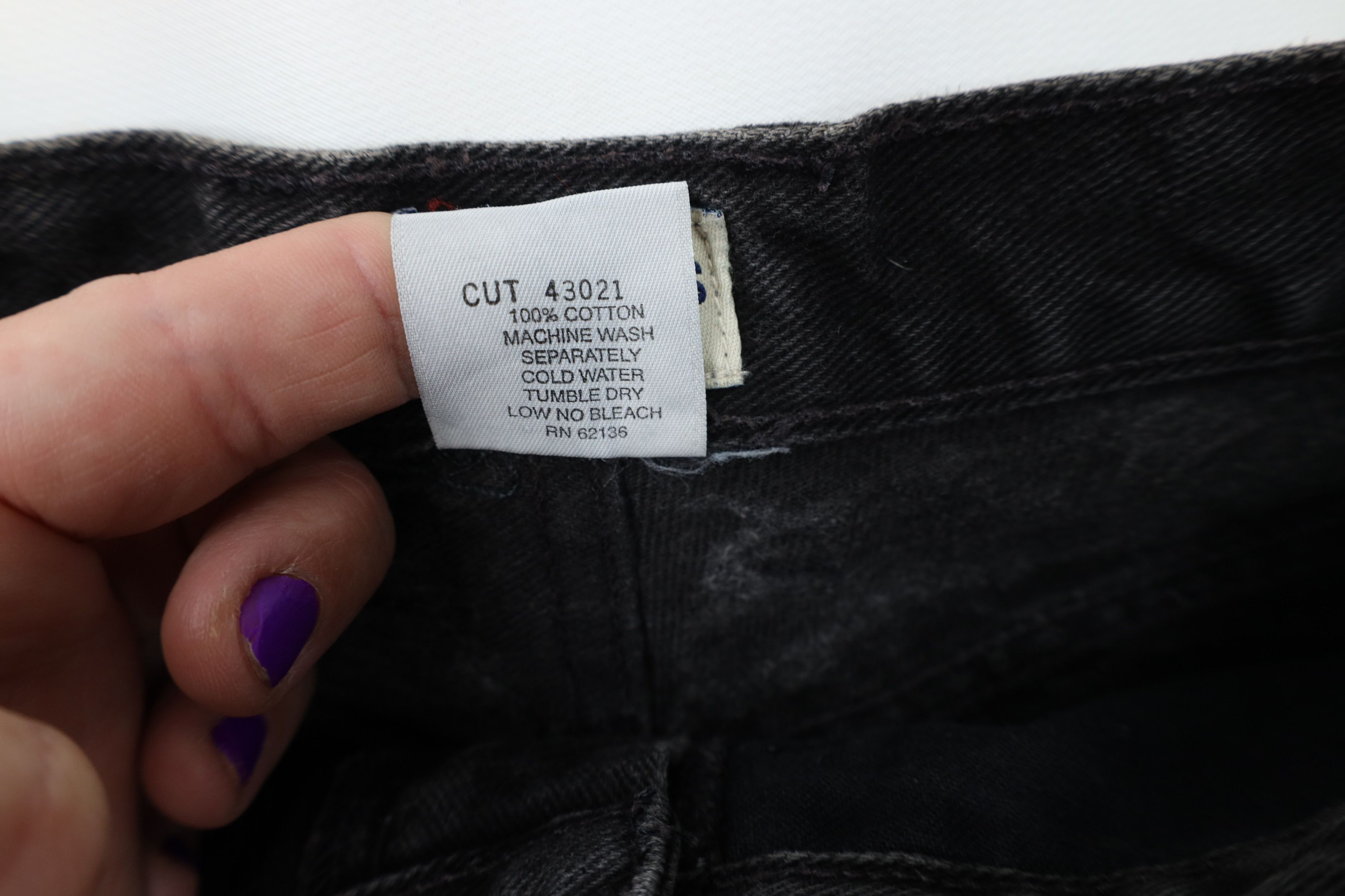 Guess Vintage 90s Guess Spell Cut Off Denim Jean Shorts Black USA Size 27" / US 4 / IT 40 - 7 Thumbnail