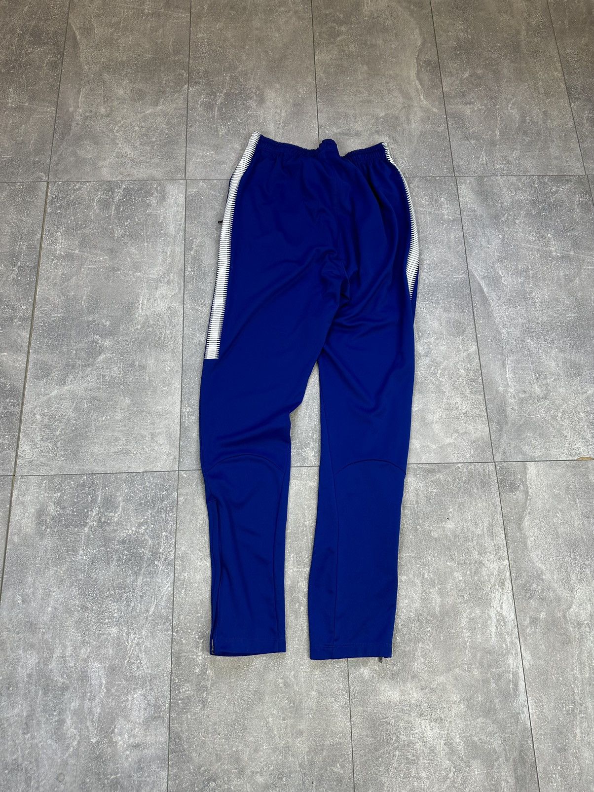 Nike Men’s Nike Chelsea soccer pants Size US 30 / EU 46 - 10 Thumbnail