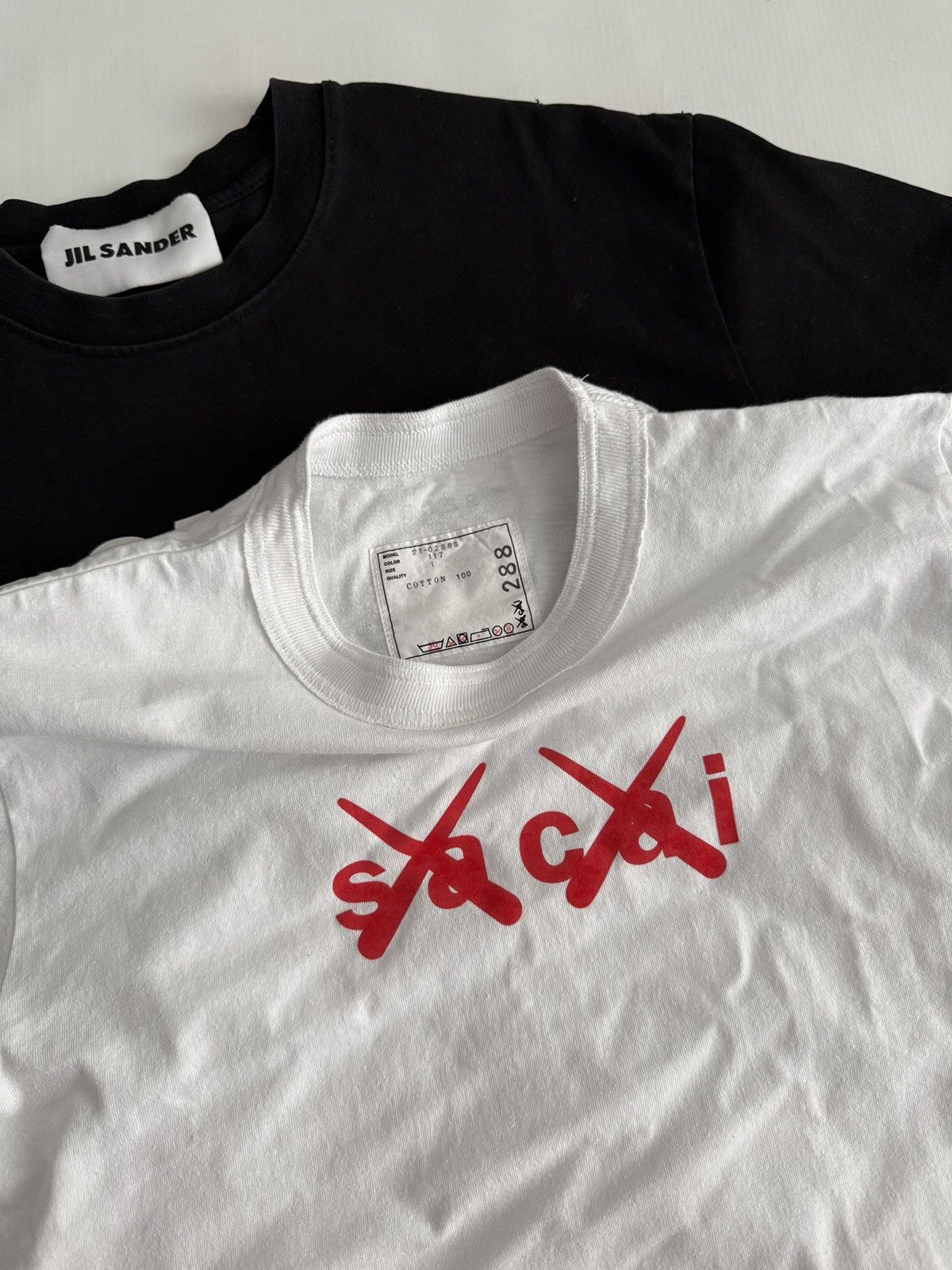 Sacai Sacai x KAWS Flocked Logo T-Shirt – White Size US S / EU 44-46 / 1 - 2 Thumbnail