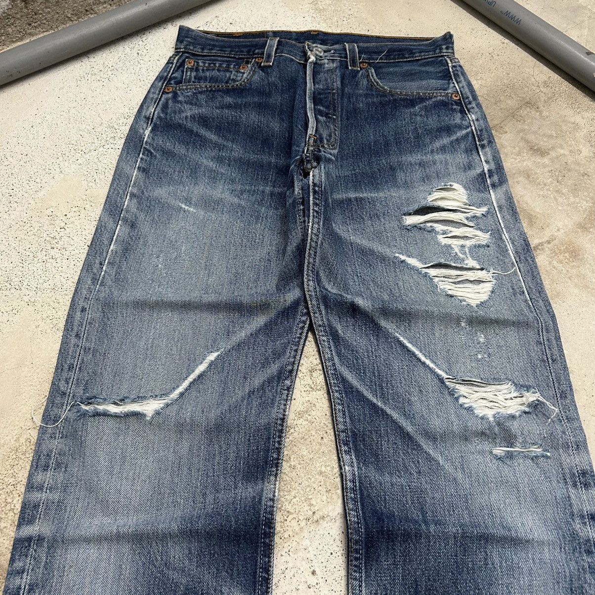 Levi's Vintage Levis 501 Distressed Faded Straight Leg Size US 28 / EU 44 - 3 Thumbnail