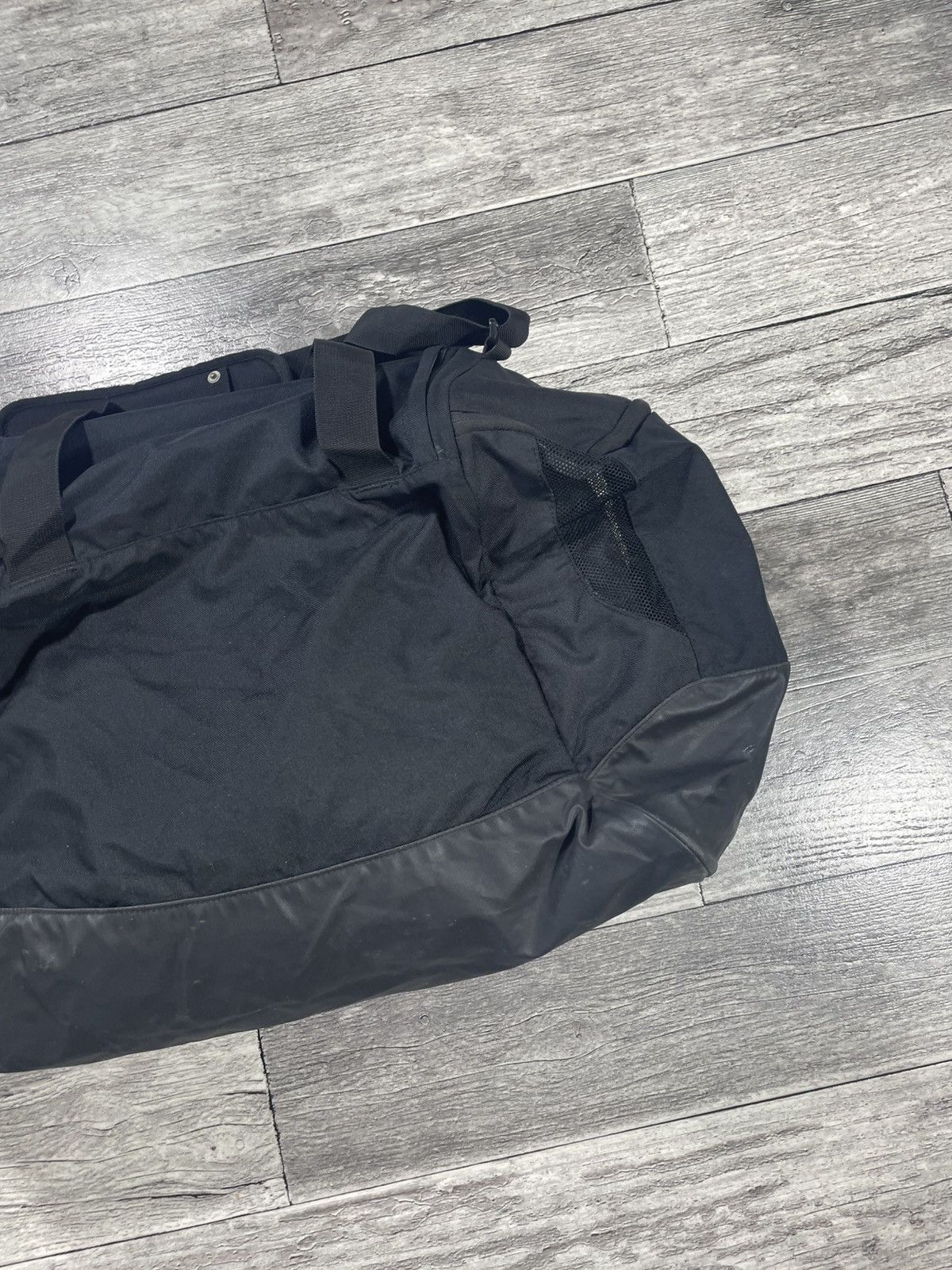 Nike Vintage Nike 2000s Sportswear Gym Big Bag Size ONE SIZE - 8 Thumbnail