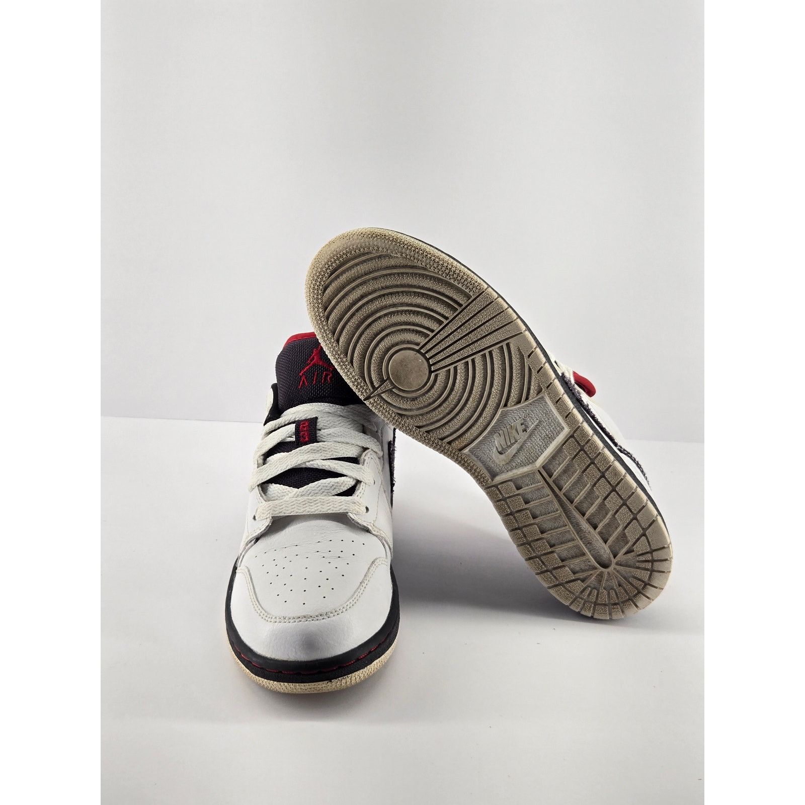 Nike Nike Air Jordan 1 Phat Low Retro Youth Sneakers Size 5.5Y Size US 5.5 / EU 38 - 7 Thumbnail