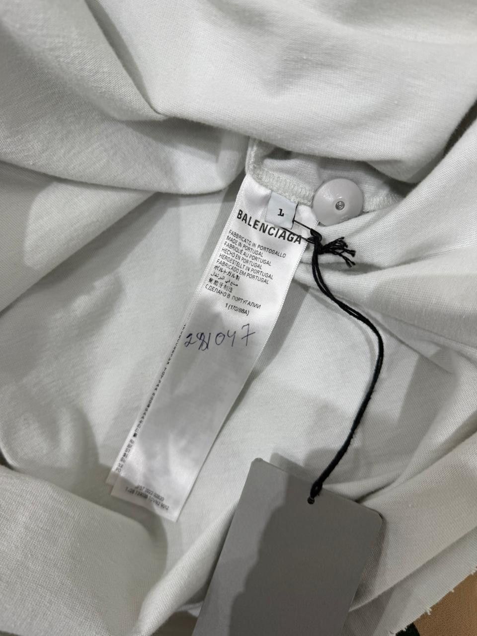 Balenciaga CC28 Grafitti Skater T-Shirt in White Size US L / EU 52-54 / 3 - 5 Thumbnail