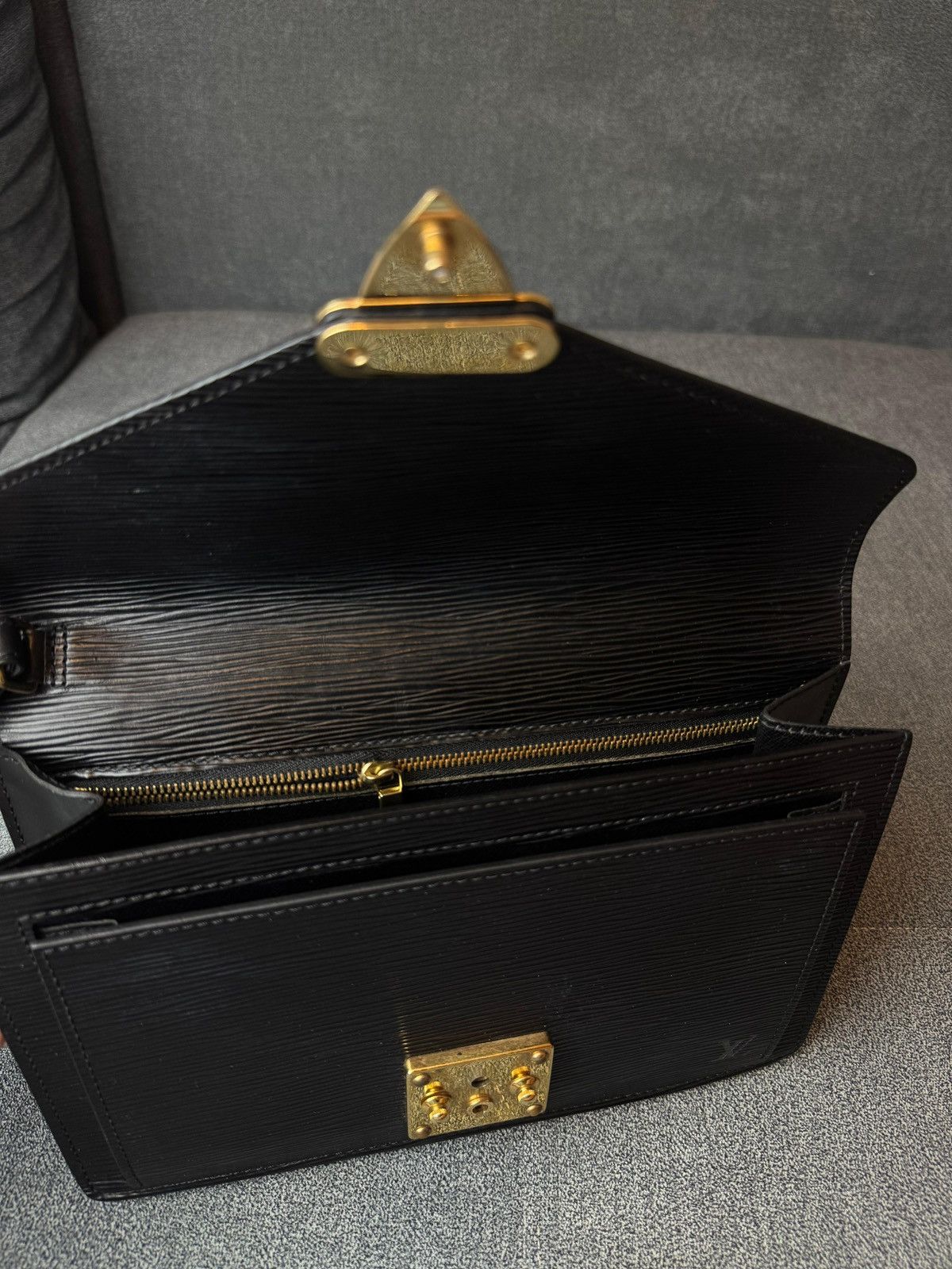 Louis Vuitton LOUIS VUITTON EPI SERIE DRAGONNE CLUTCH BAG Size ONE SIZE - 10 Thumbnail