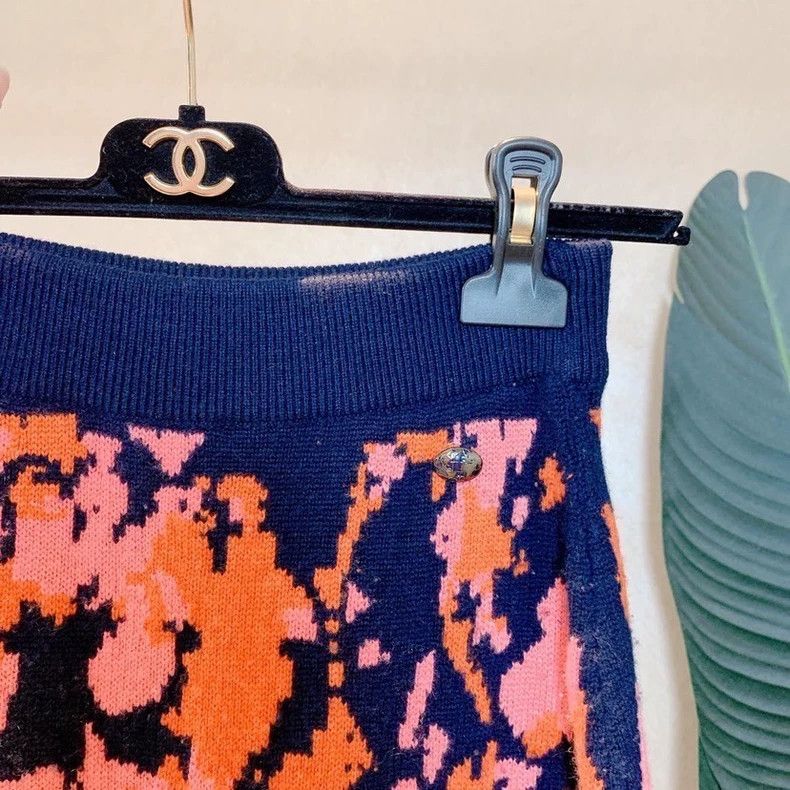 Chanel Chanel Earth Series Skirt 2504-Nextarrow Size 42" / US 20 - 3 Thumbnail