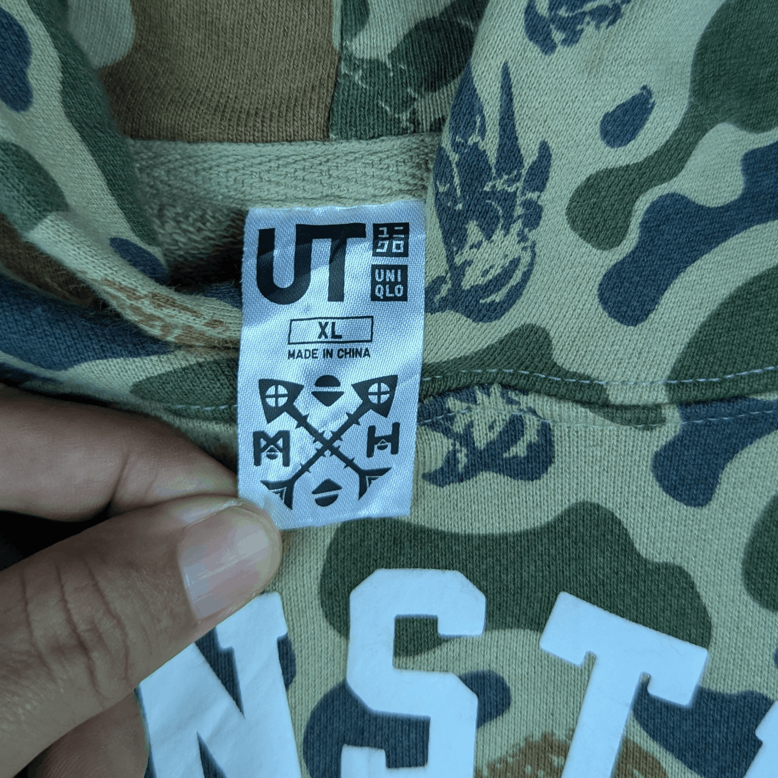 Japanese Brand UNIQLO x Monster Hunter Cross Anime Manga Bape Camo Hoodie Size US L / EU 52-54 / 3 - 10 Thumbnail