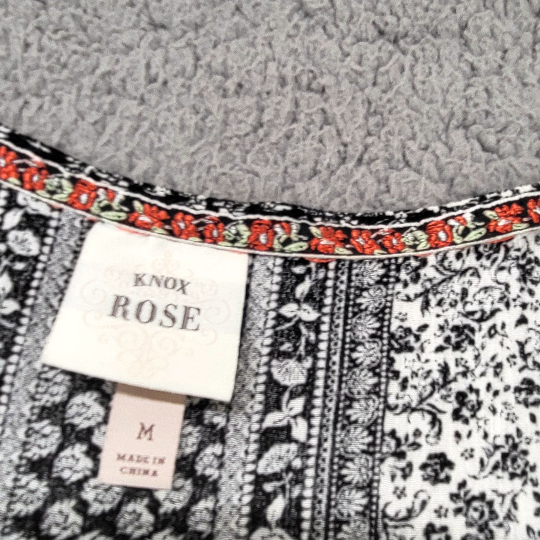 Vintage Knox Rose Dress Women's Black A-Line V-Neck Ruffle Boho Cottagecore Medallion Knit Rayon Knee Length Size M / US 6-8 / IT 42-44 - 3 Thumbnail