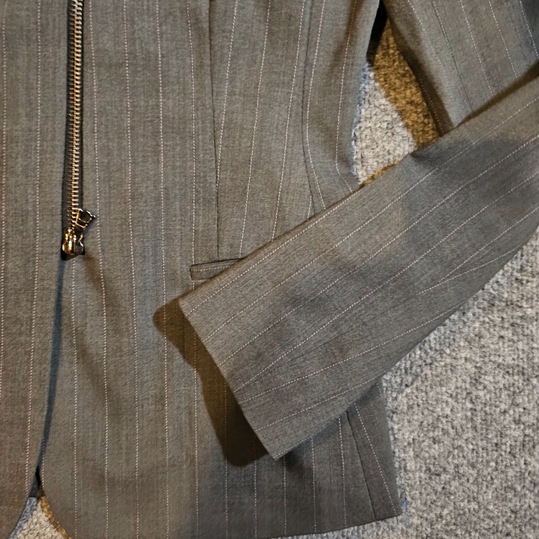 Elie Tahari VINTAGE Elie Tahari Blazer Jacket Womens 6 Gray Wool Full Zip Pinstripe Career Size M / US 6-8 / IT 42-44 - 4 Thumbnail