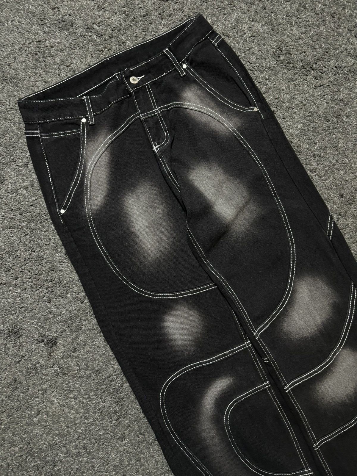 Jean × Vintage Vintage very rare abstract art black white baggy jeans denim Size US 33 - 12 Thumbnail