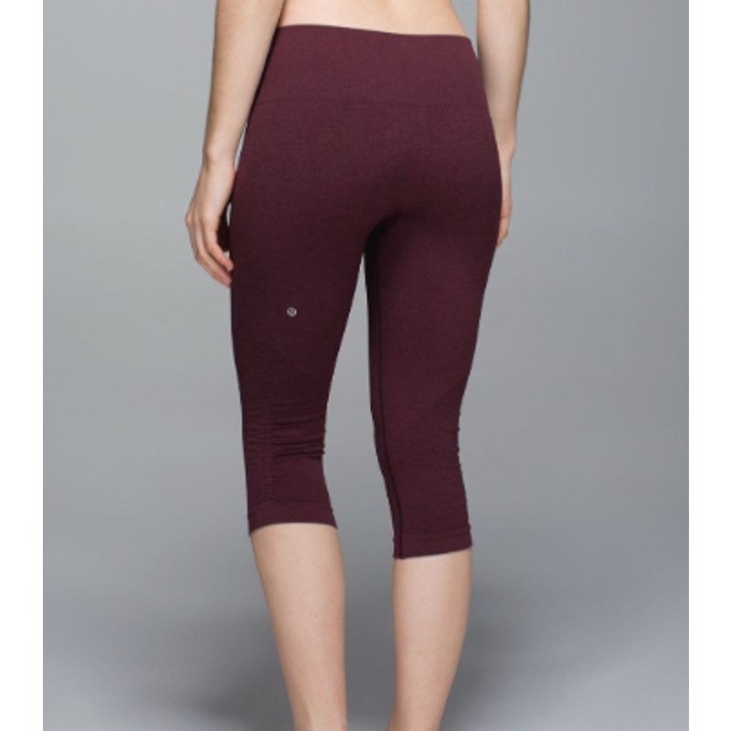 Lululemon Lululemon In The Flow Crop II Heathered Bordeaux Drama sz 8 Size 30" / US 8 / IT 44 - 1 Thumbnail