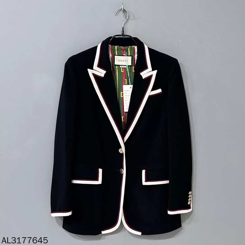 Gucci Gucci Black suit 2501-Nextarrow Size 42R - 1 Thumbnail