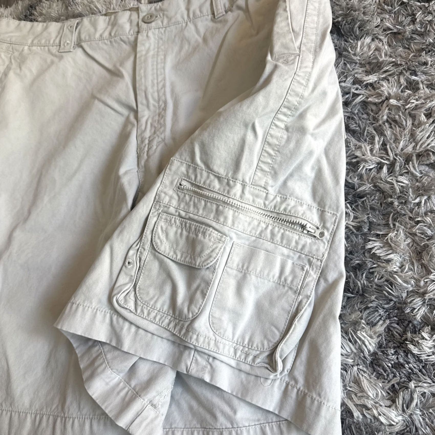 Izod VINTAGE Izod Shorts Size 38 Gray Cream Casual Pockets Rare Y2K 00’s Men’s Size US 38 / EU 54 - 2 Thumbnail