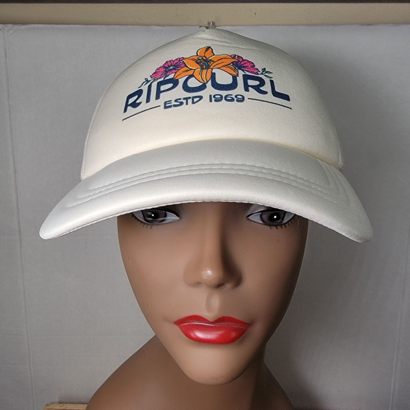 Rip Curl Rip Curl Low Profile Snap Back Trucker Hat Floral "Estd1969" Size ONE SIZE - 2 Thumbnail