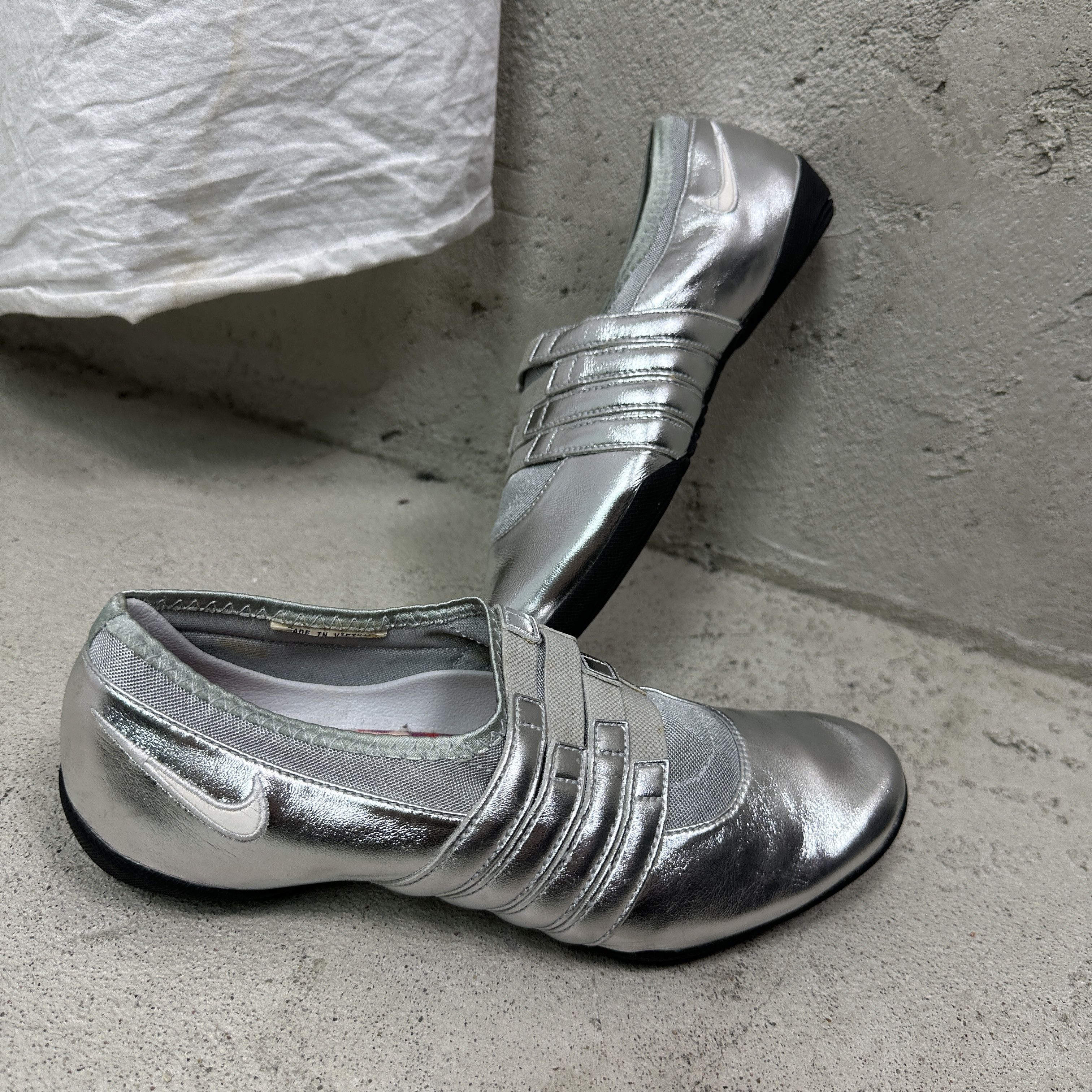 Nike Vintage Leather Sporty Nike Silver Chrome Sneakers 00s Size US 6.5 / IT 36.5 - 5 Thumbnail