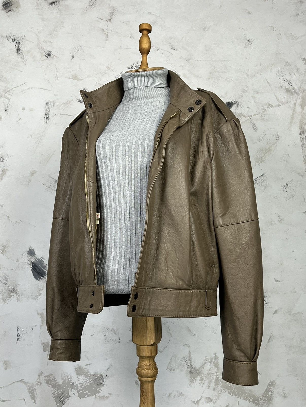 Vintage Vintage Leather Bomber Jacket Size M - L Size M / US 6-8 / IT 42-44 - 1 Thumbnail