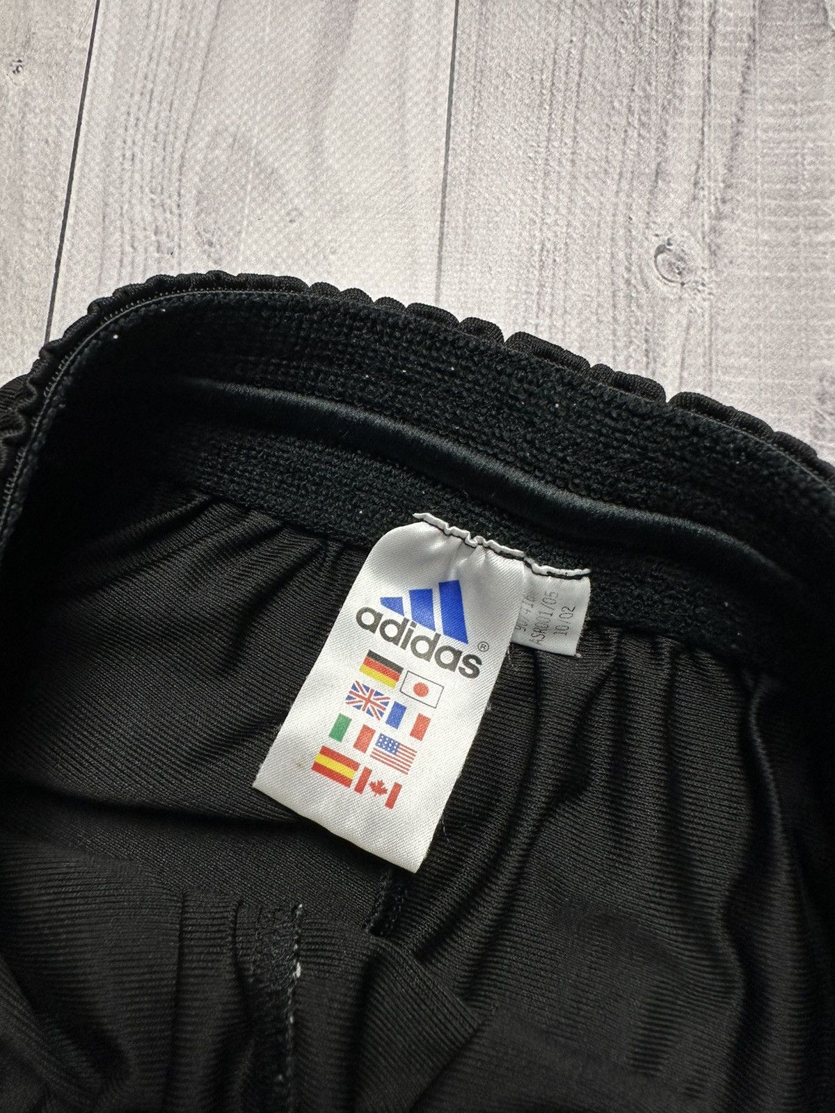 Adidas × Vintage Vintage adidas New Castle soccer shorts size S Size US 30 / EU 46 - 4 Thumbnail