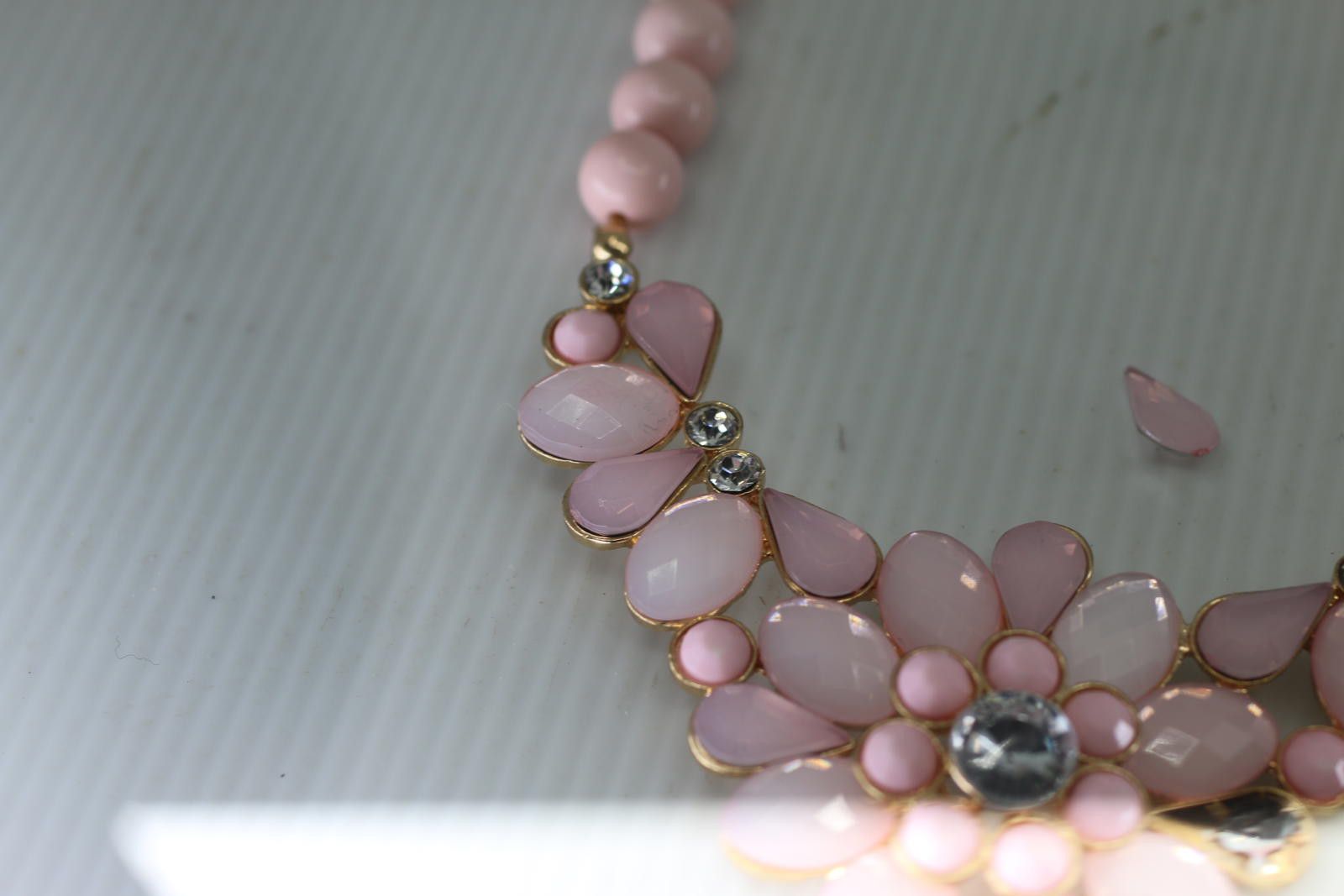 The Unbranded Brand Pink Floral Statement Necklace Gold Tone Rhinestone Flower Size ONE SIZE - 7 Thumbnail