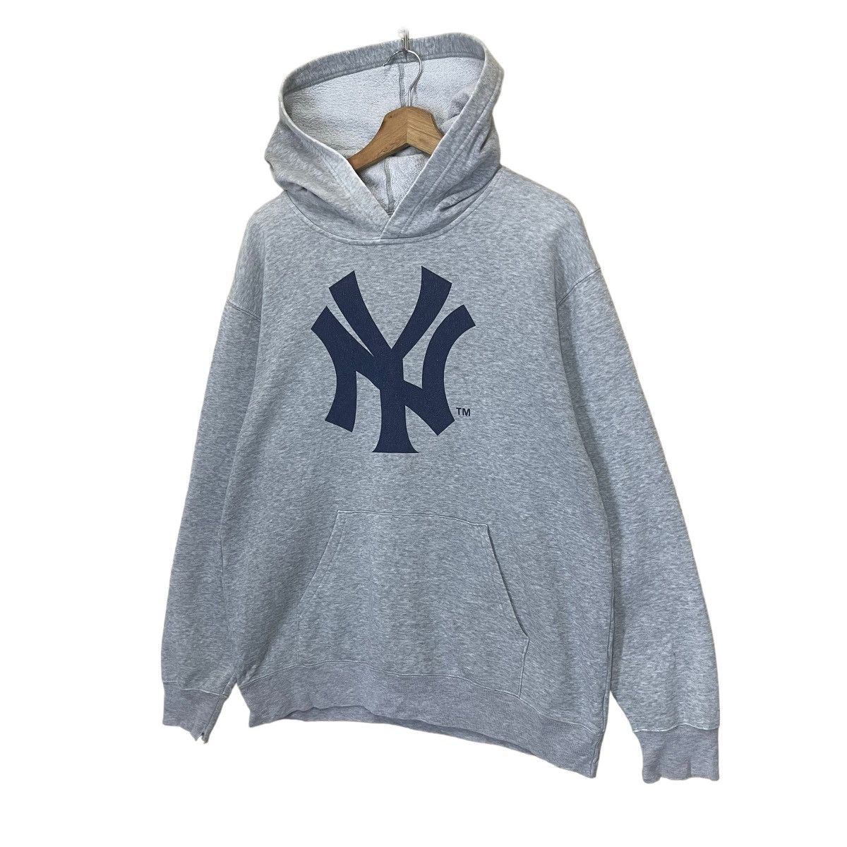 New York Yankees Vintage 90s New York Yankees Big Logo Pullover Hoodie Size US L / EU 52-54 / 3 - 3 Thumbnail